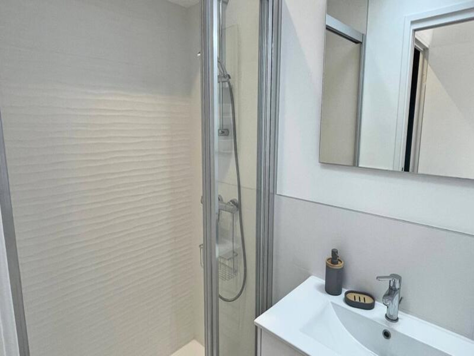 Prachtig gerenoveerd appartement met uitzicht op de Golf van Saint-Tropez - foto 13