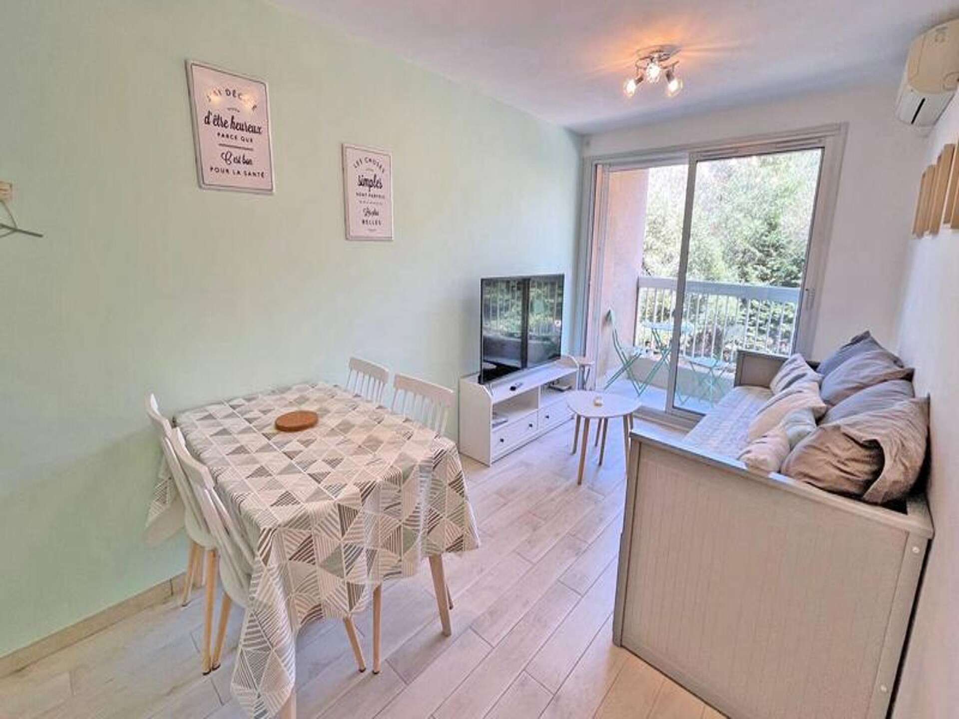 Knus appartement met balkon in centrum Sainte-Maxime, 400m van strand - foto 8