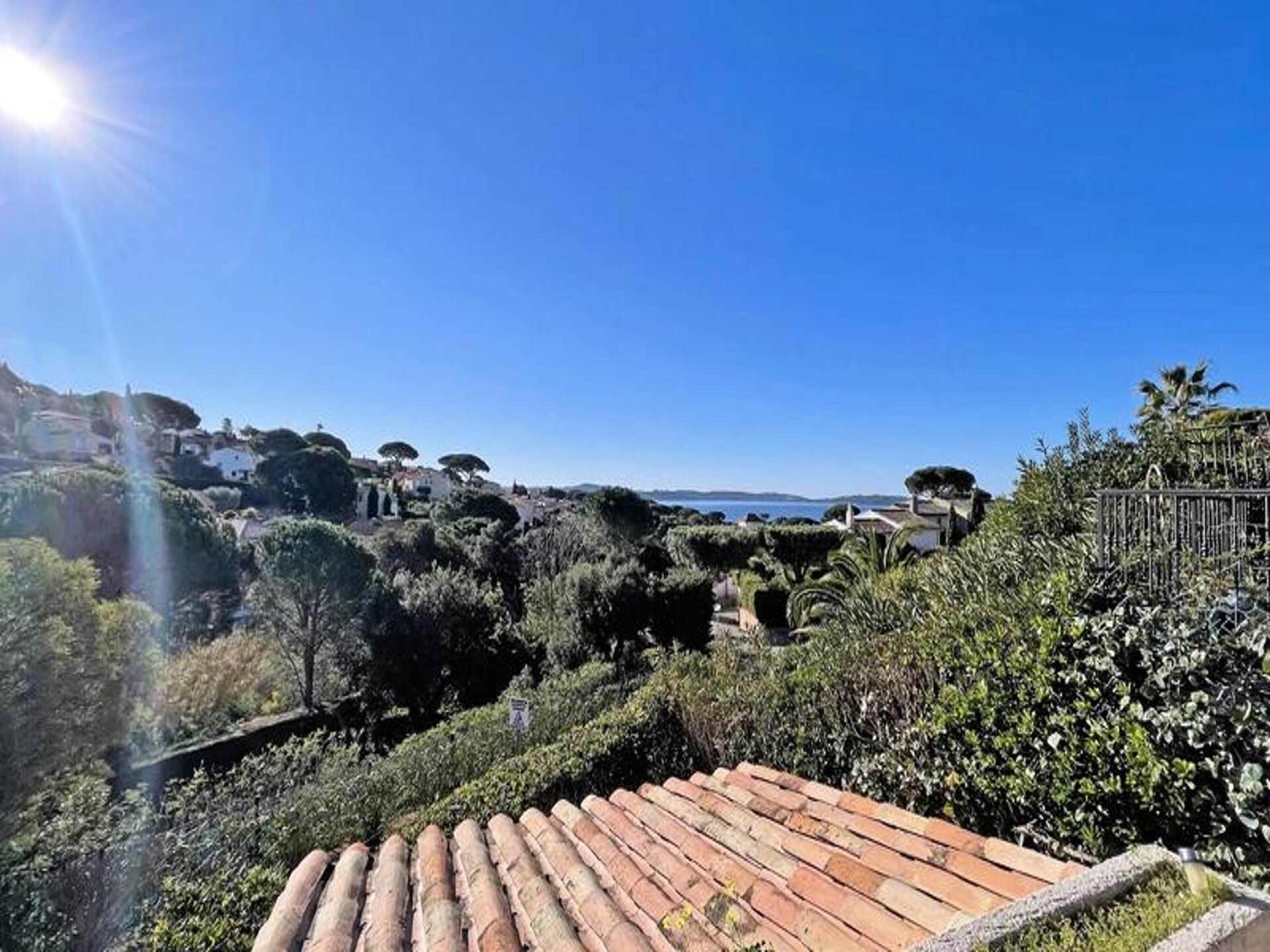 Zonnig appartement met zeezicht en zwembad op 600m van het strand in Ste Maxime - foto 22
