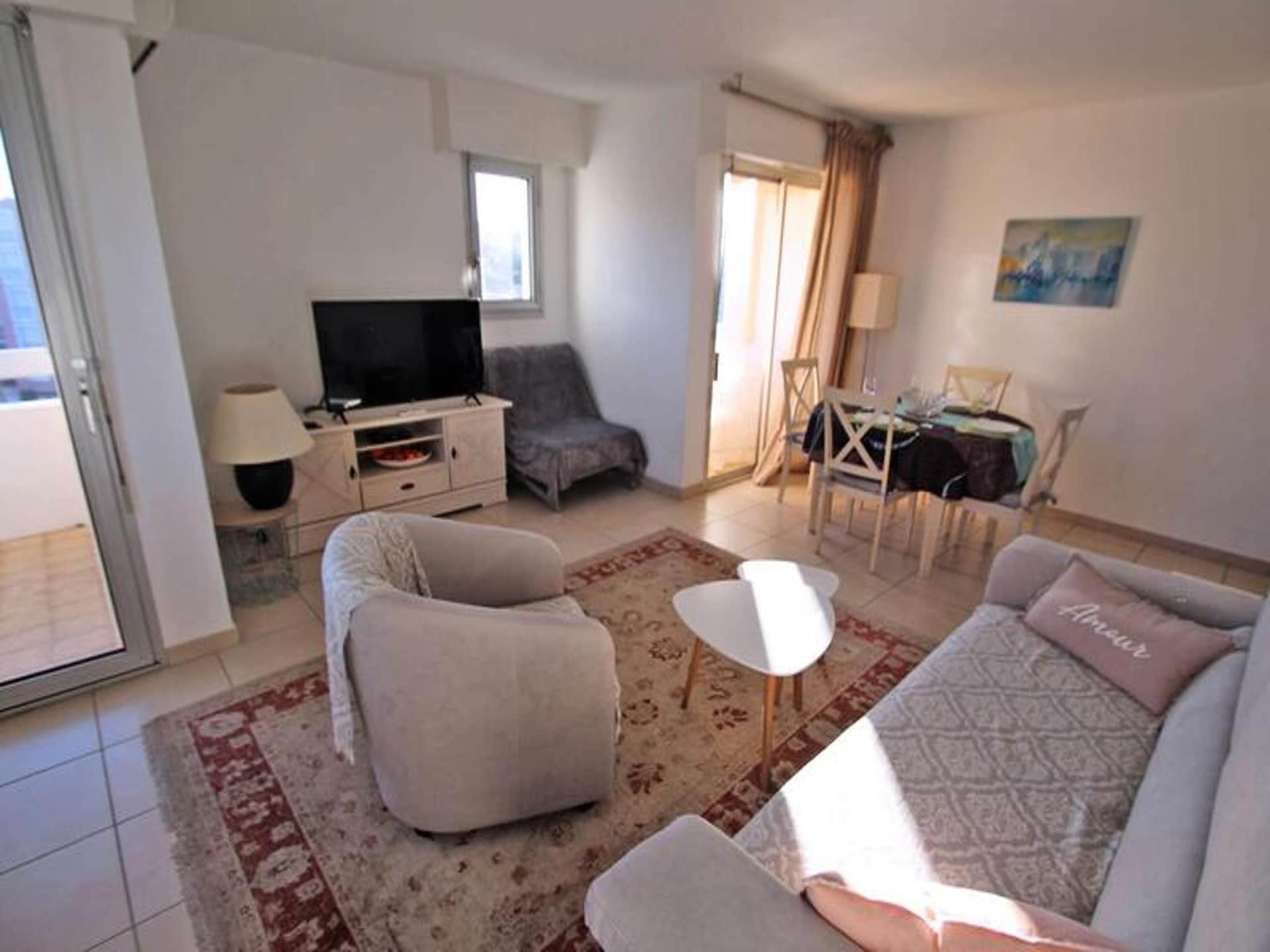Ruim appartement met balkon, op 400 meter van het strand in Sainte-Maxime - foto 11