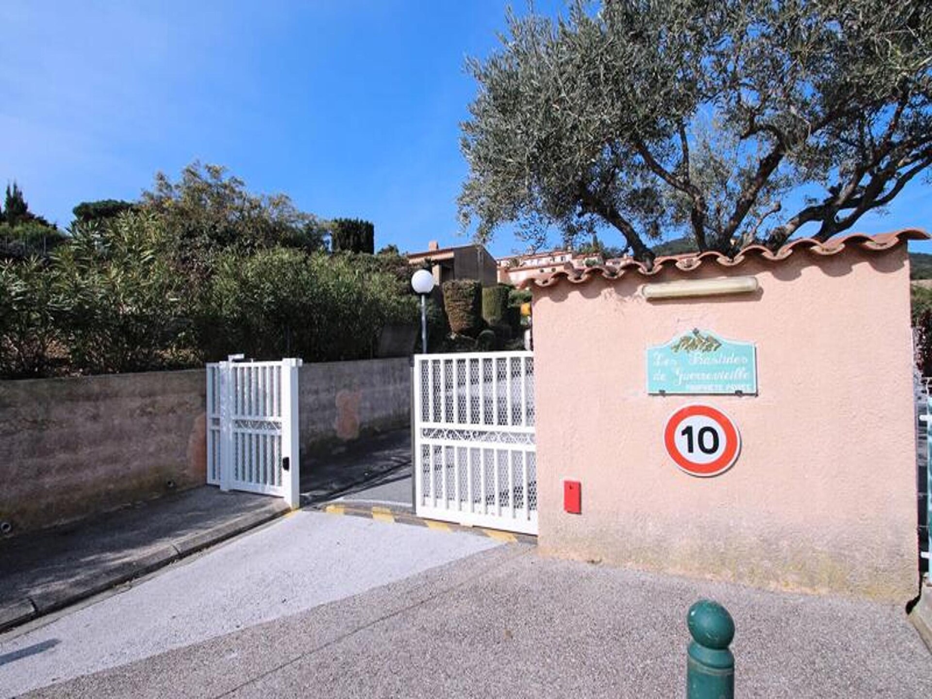 Gerenoveerd appartement met zeezicht en zwembad in Sainte-Maxime - foto 11