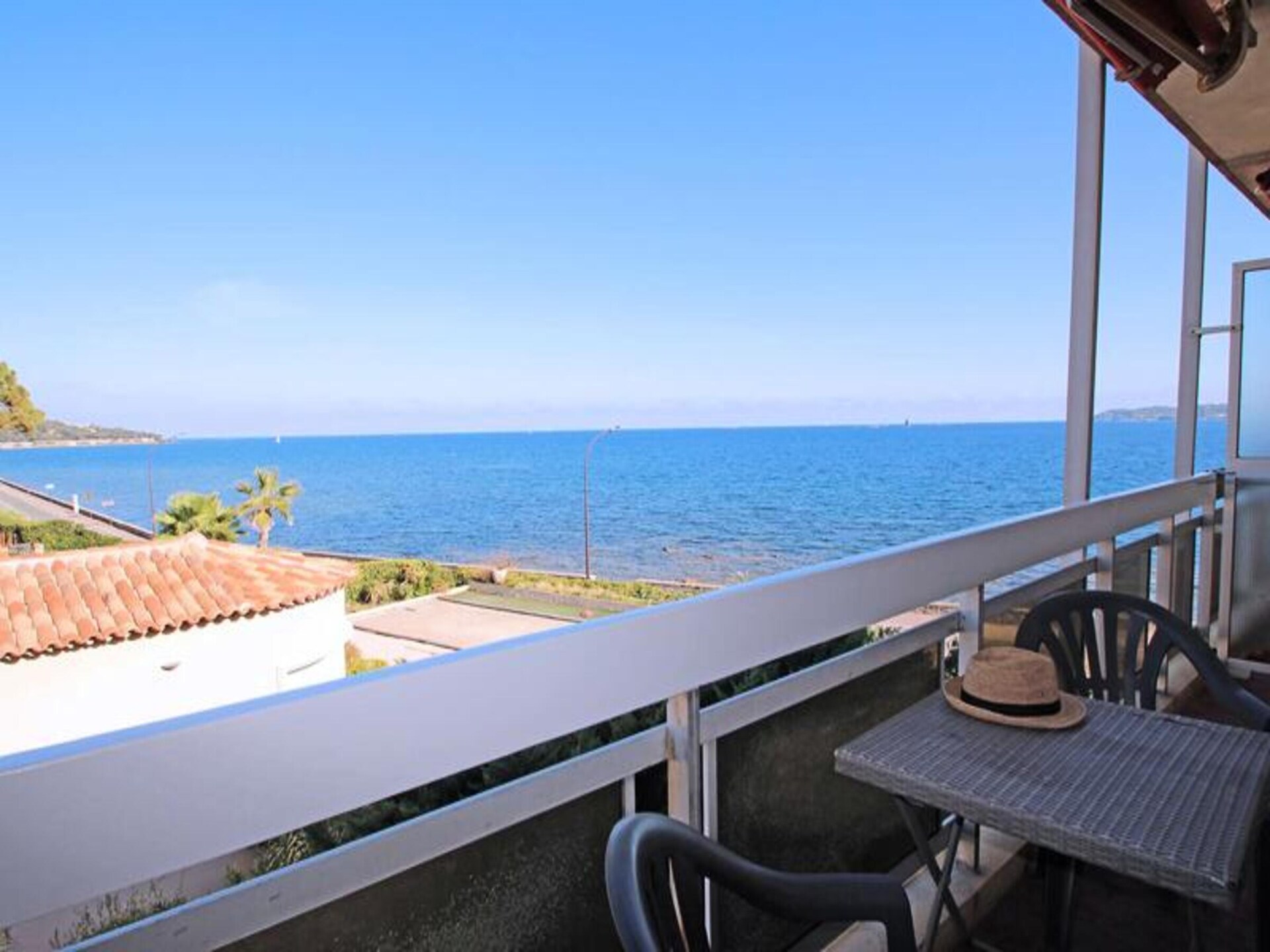 Studio met zeezicht en terras, op 20 meter van het strand in Sainte-Maxime - foto 13