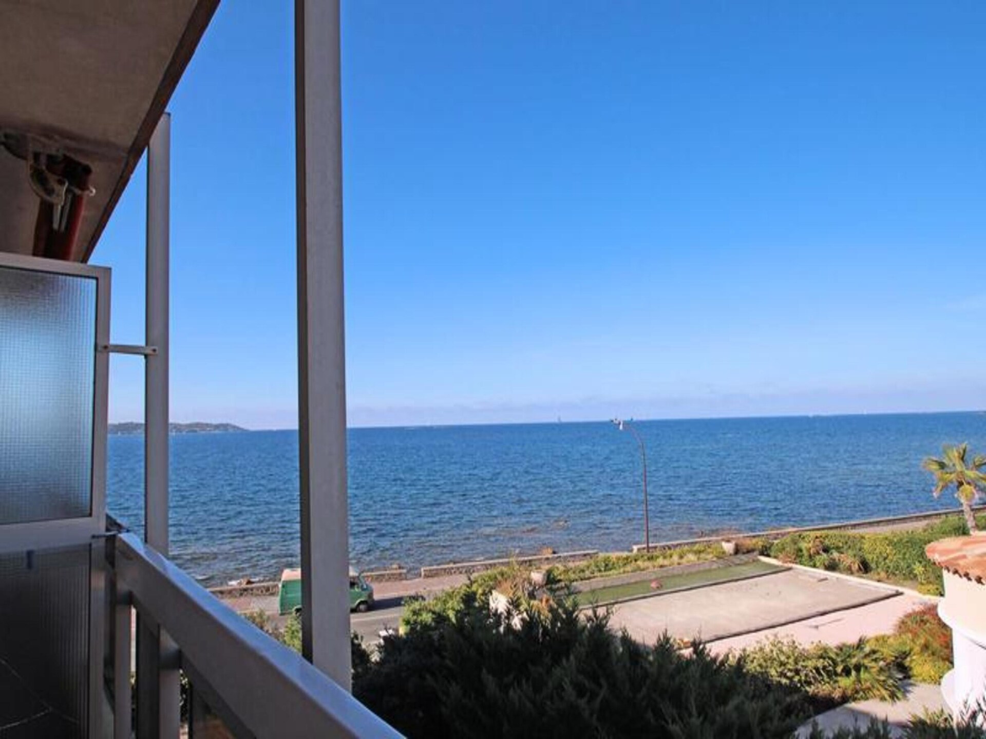 Studio met zeezicht en terras, op 20 meter van het strand in Sainte-Maxime - foto 15