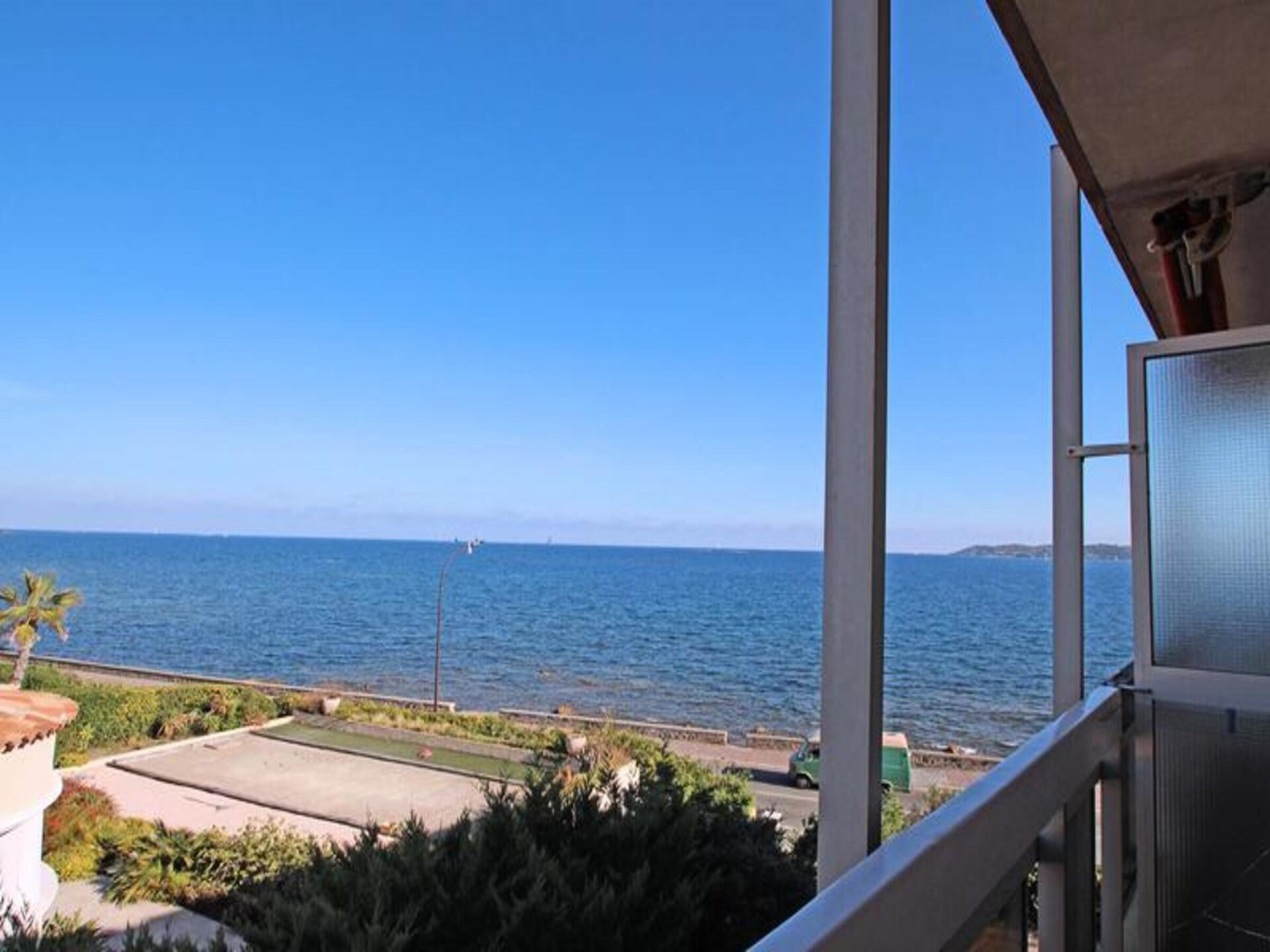 Studio met zeezicht en terras, op 20 meter van het strand in Sainte-Maxime - foto 17
