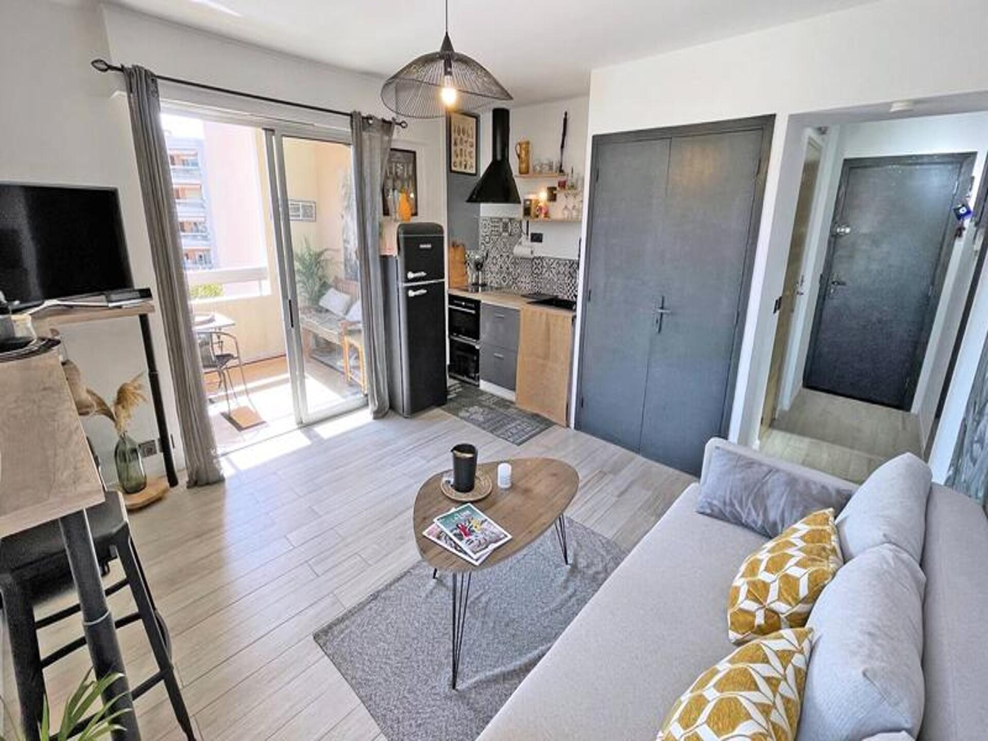 Gerenoveerde studio met terras op 300 meter van het strand in Sainte-Maxime - foto 2
