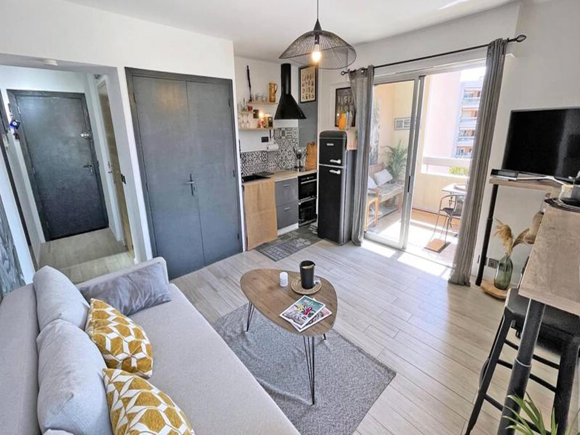 Gerenoveerde studio met terras op 300 meter van het strand in Sainte-Maxime - foto 4
