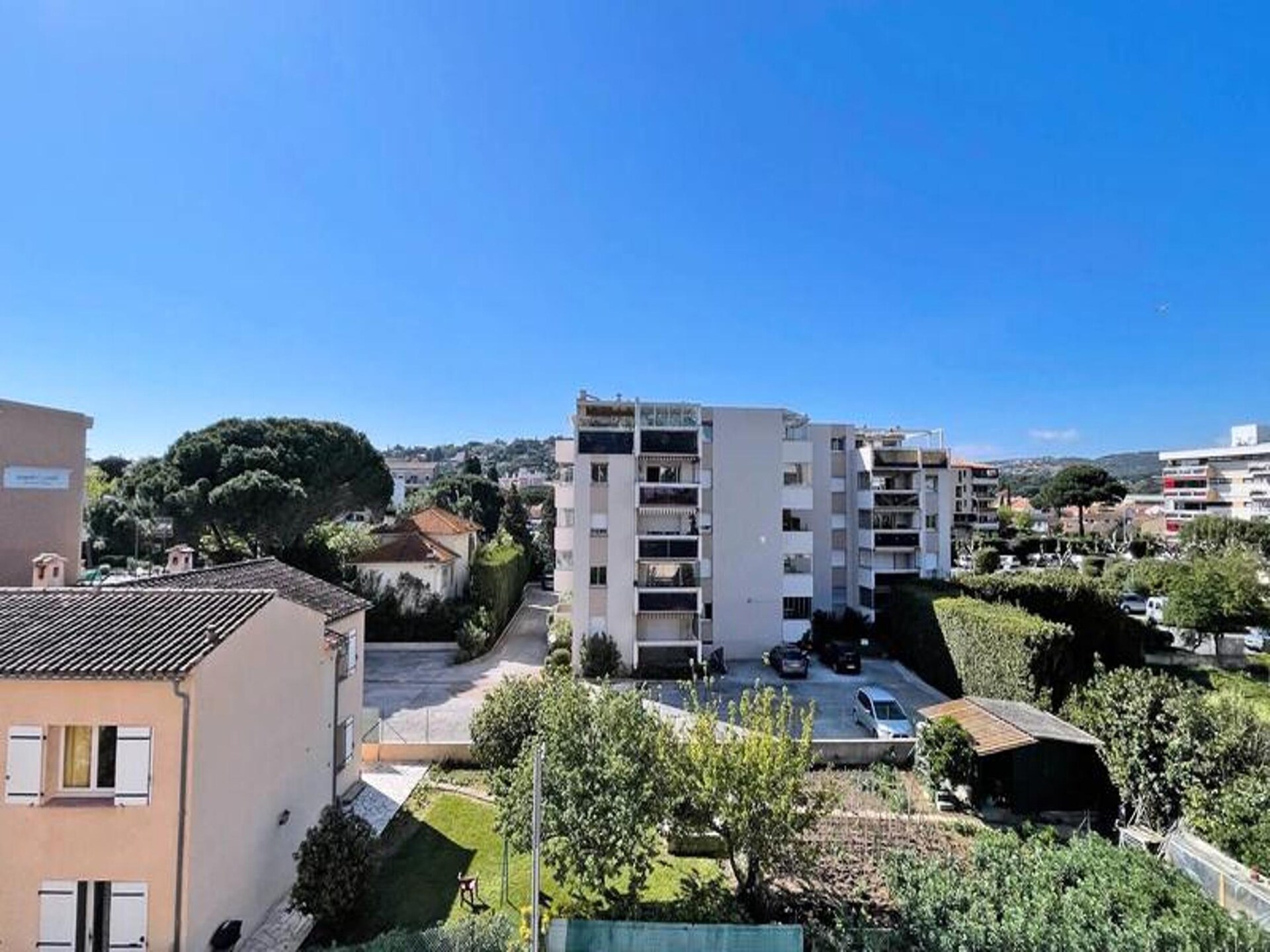 Gerenoveerde studio met terras op 300 meter van het strand in Sainte-Maxime - foto 21