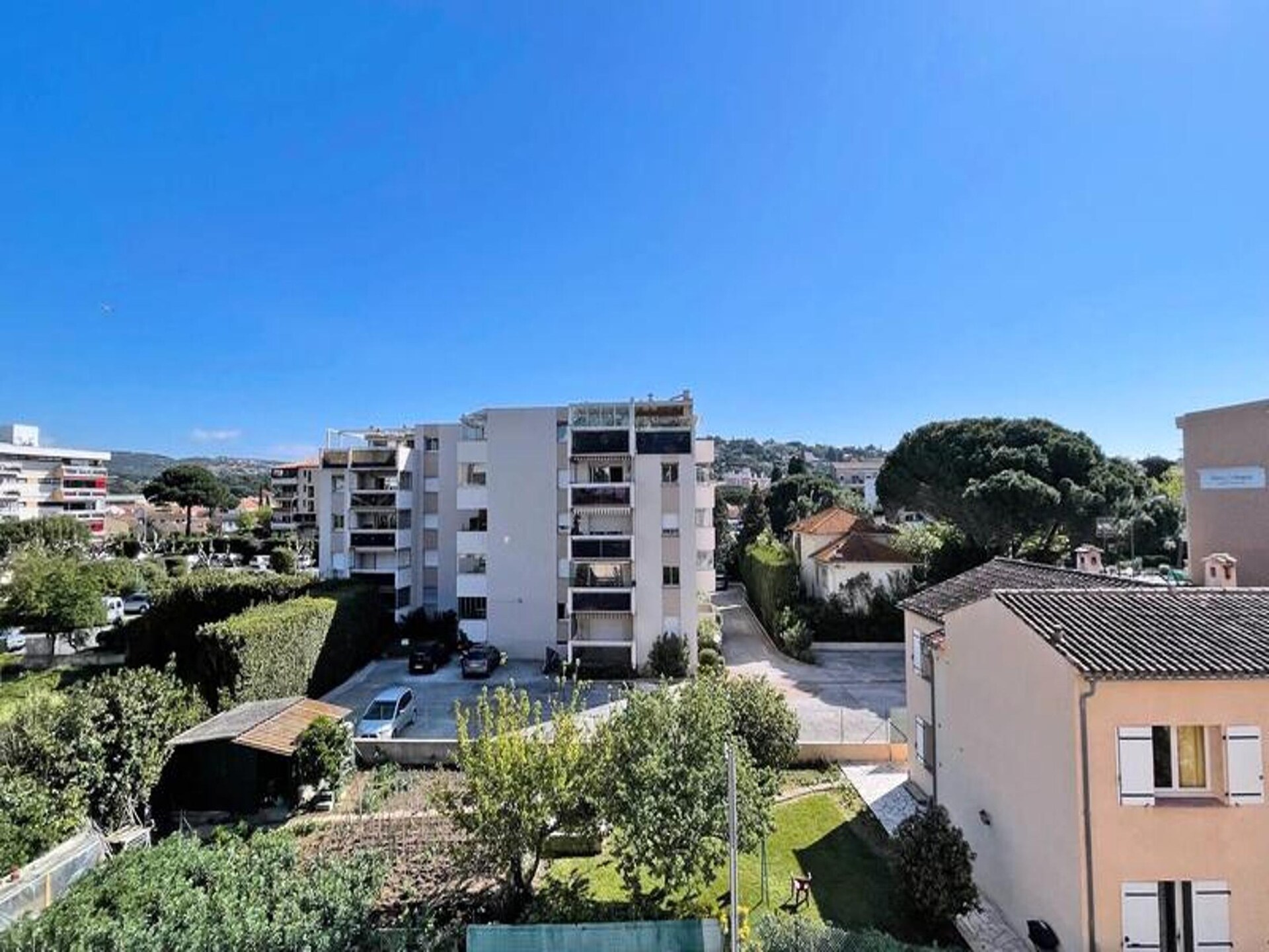Gerenoveerde studio met terras op 300 meter van het strand in Sainte-Maxime - foto 22