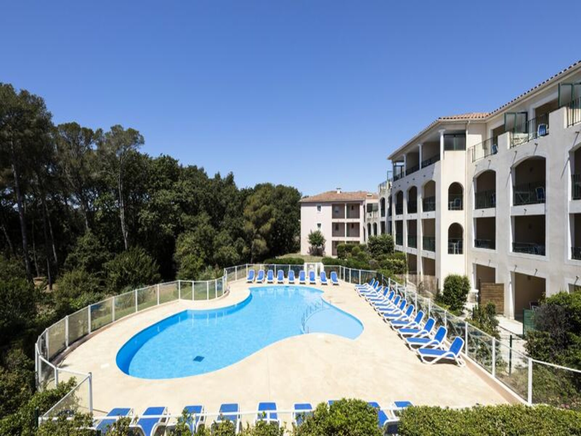 Licht appartement op 350m van strand met zwembad in Six-Fours-les-Plages - foto 13