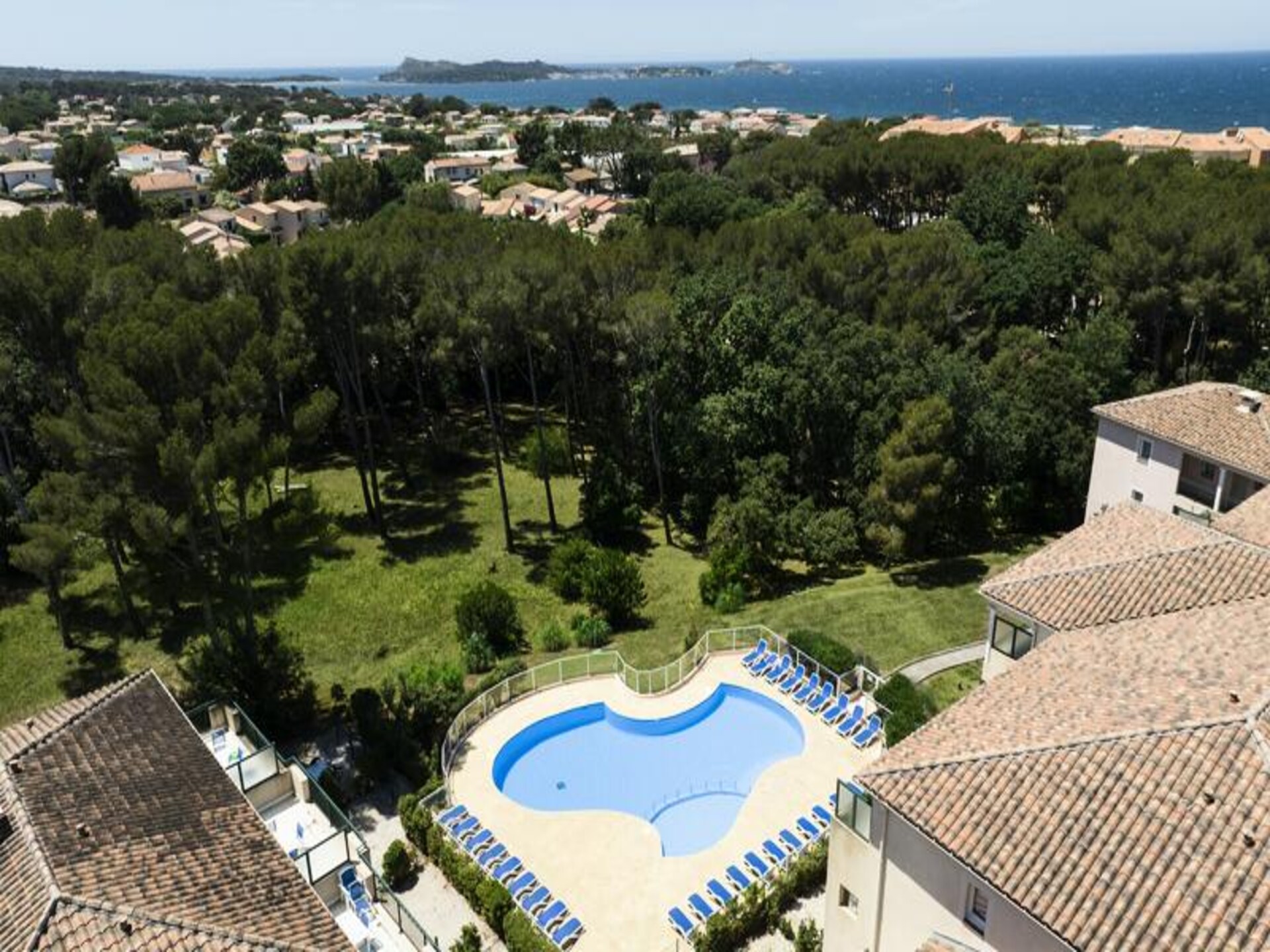 Ruim 6-persoons appartement met zwembad op 350m van het strand - foto 19