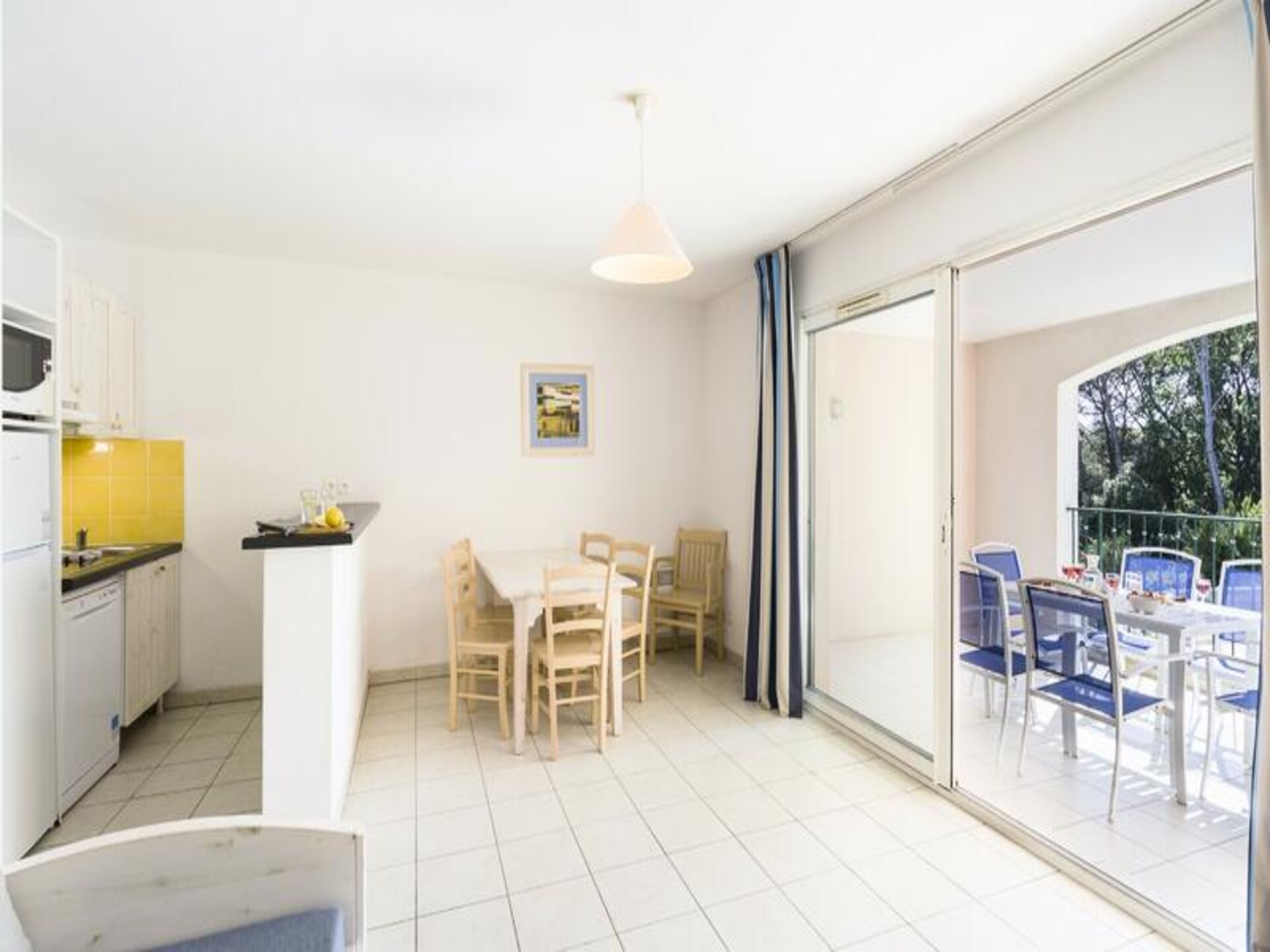 Ruim 6-persoons appartement met zwembad op 350m van het strand - foto 24
