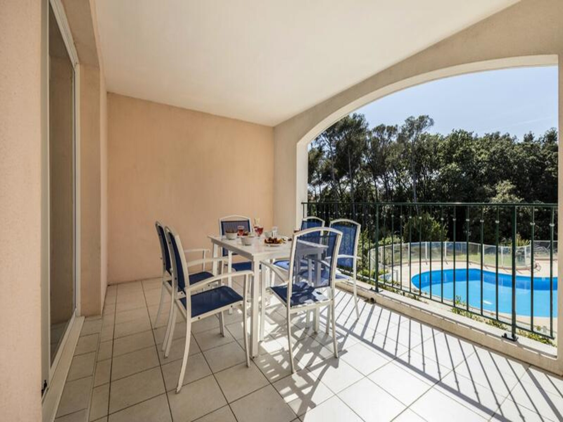 Ruim 6-persoons appartement met zwembad op 350m van het strand - foto 30