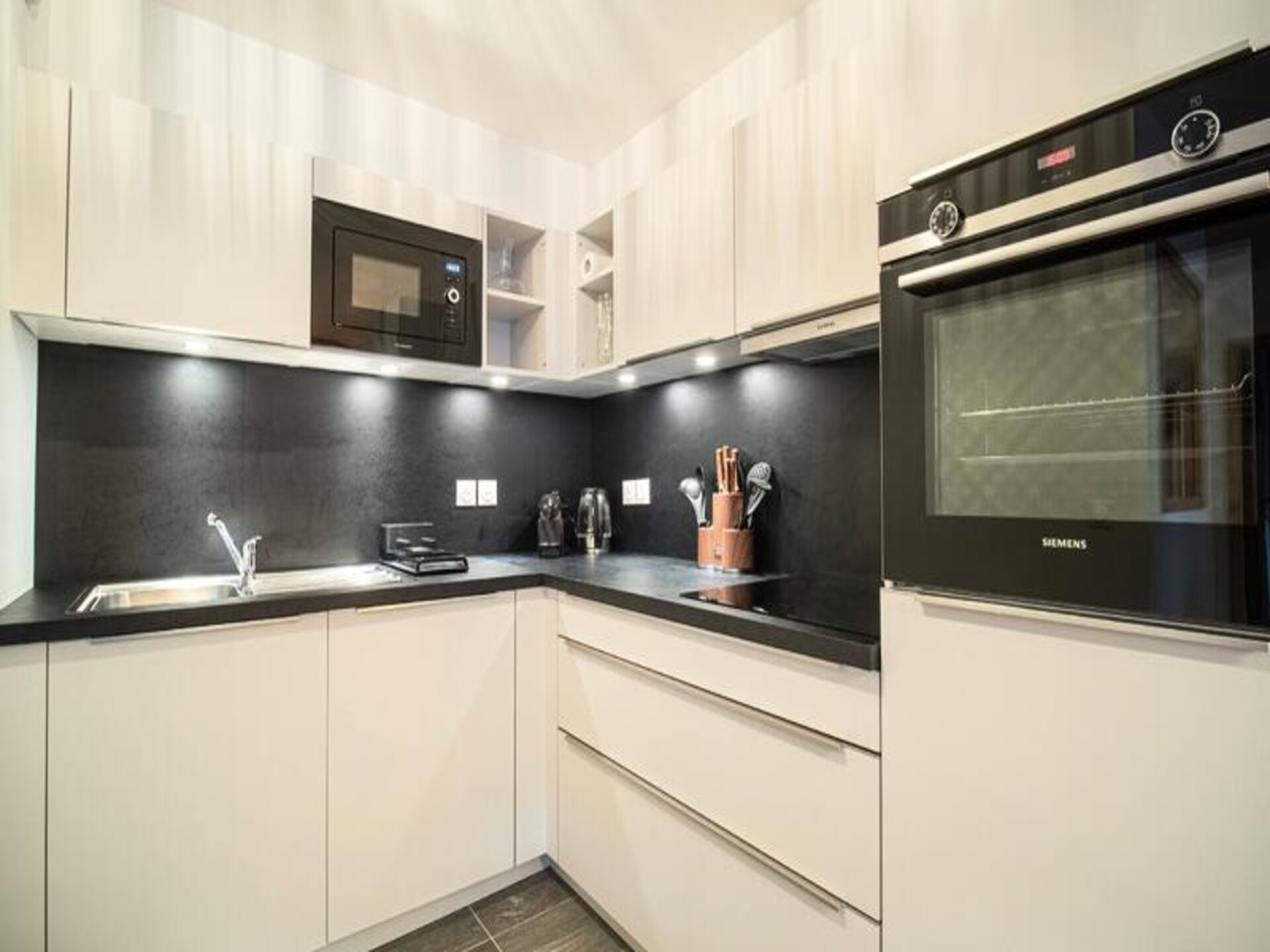 Ski-in, ski-out appartement op 50m van de piste met panoramisch uitzicht - foto 12