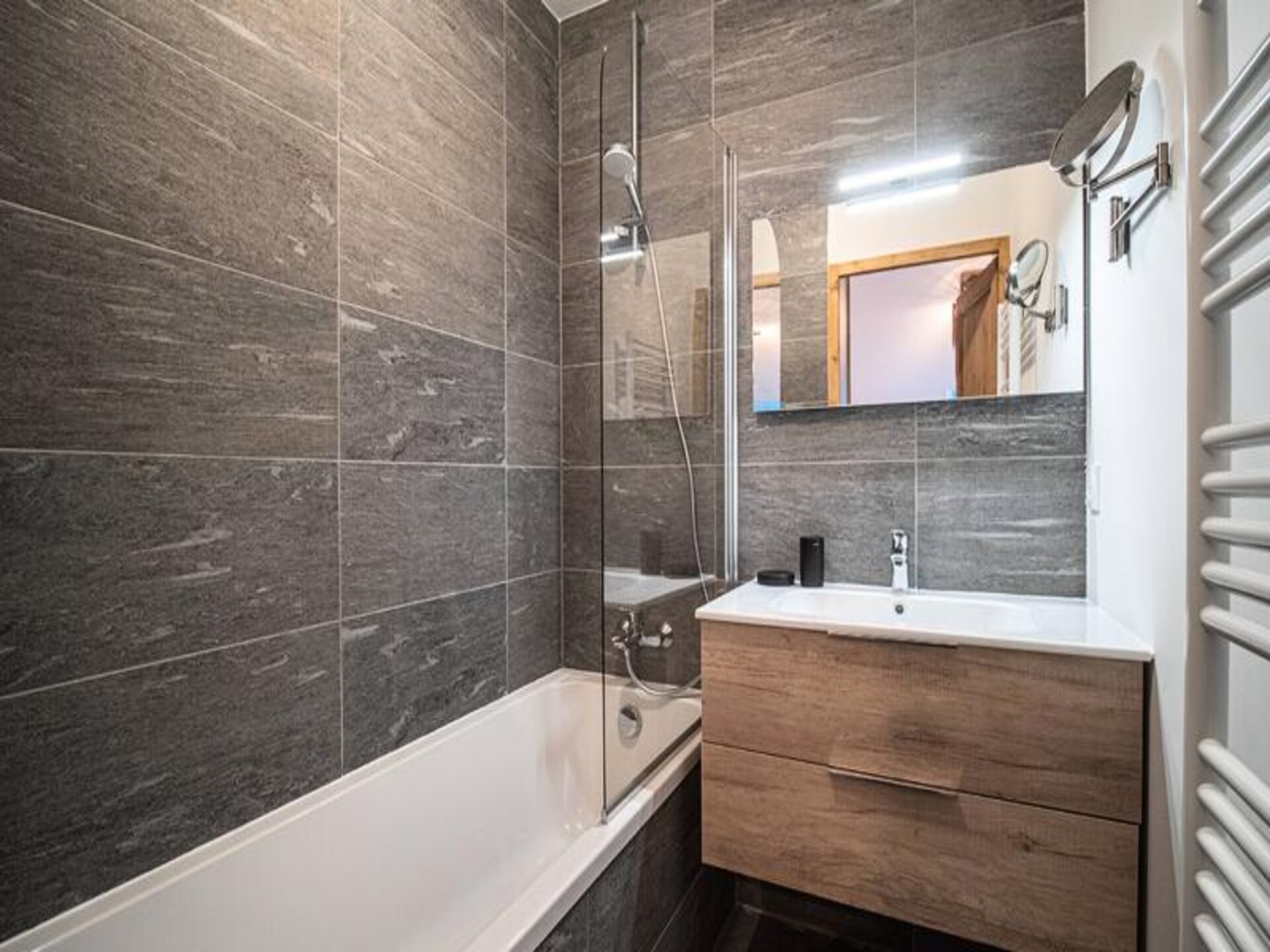 Ski-in, ski-out appartement op 50m van de piste met panoramisch uitzicht - foto 15