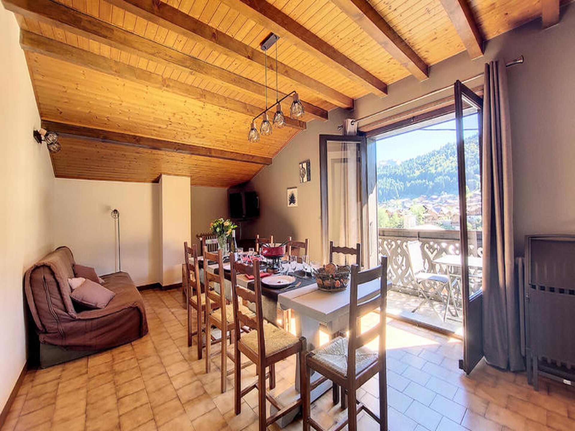 Ruim 9-persoons appartement met balkon en uitzicht op Morzine - foto 17