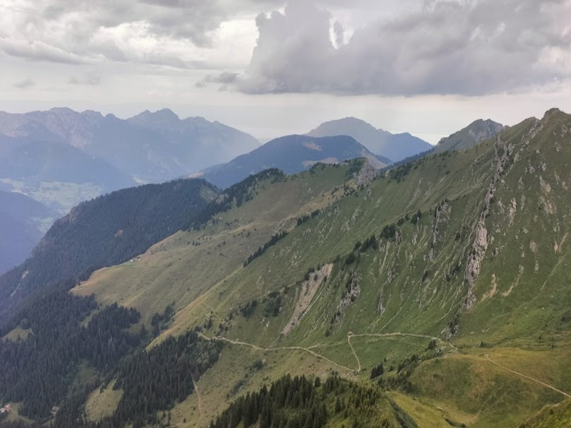 Ruim 9-persoons appartement met balkon en uitzicht op Morzine - foto 12