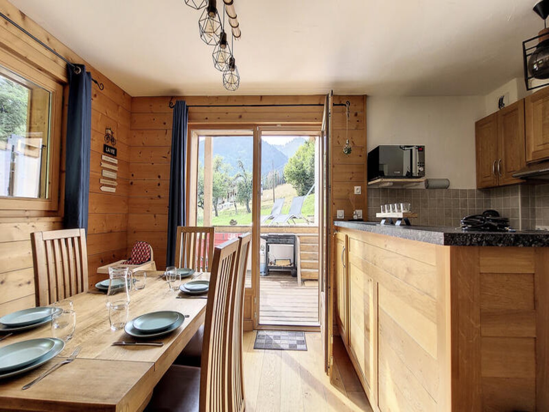 Ruim 5-persoons appartement met tuin nabij Morzine en skishuttle - foto 4