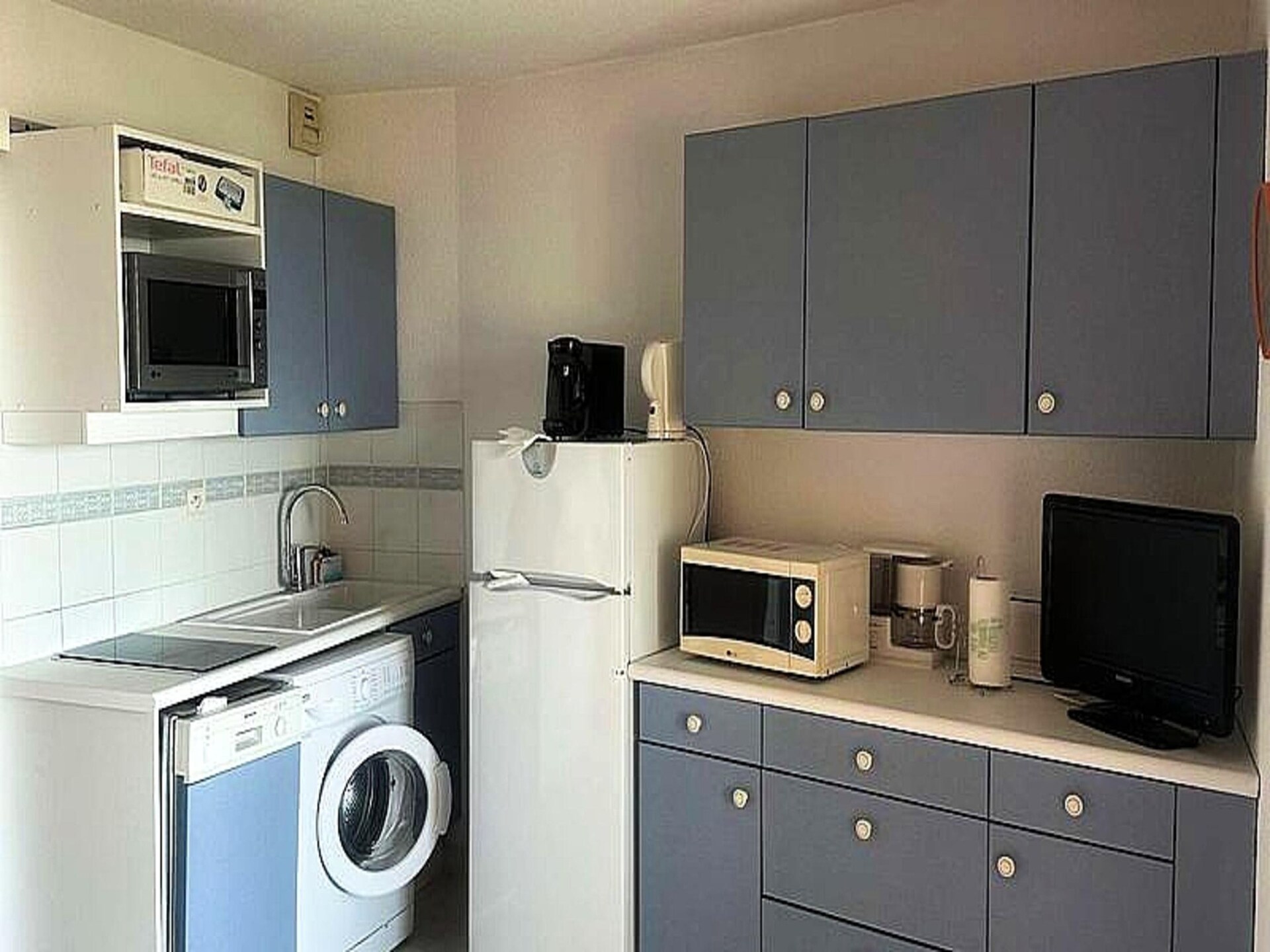 Appartement aan zee bij de haven van Coudoulière met zwembad - foto 9
