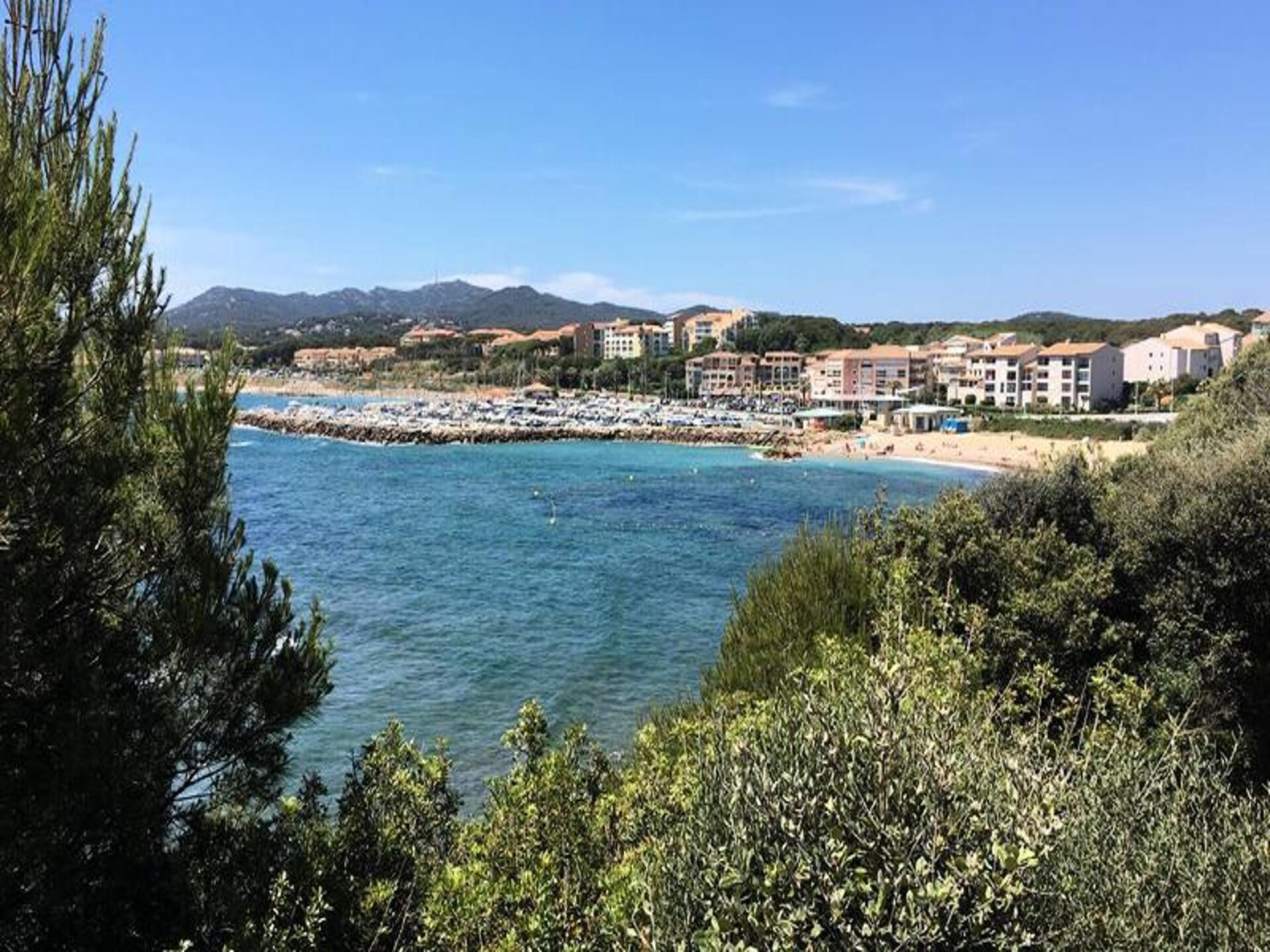 Licht appartement op loopafstand van strand in Six Fours les Plages - foto 8