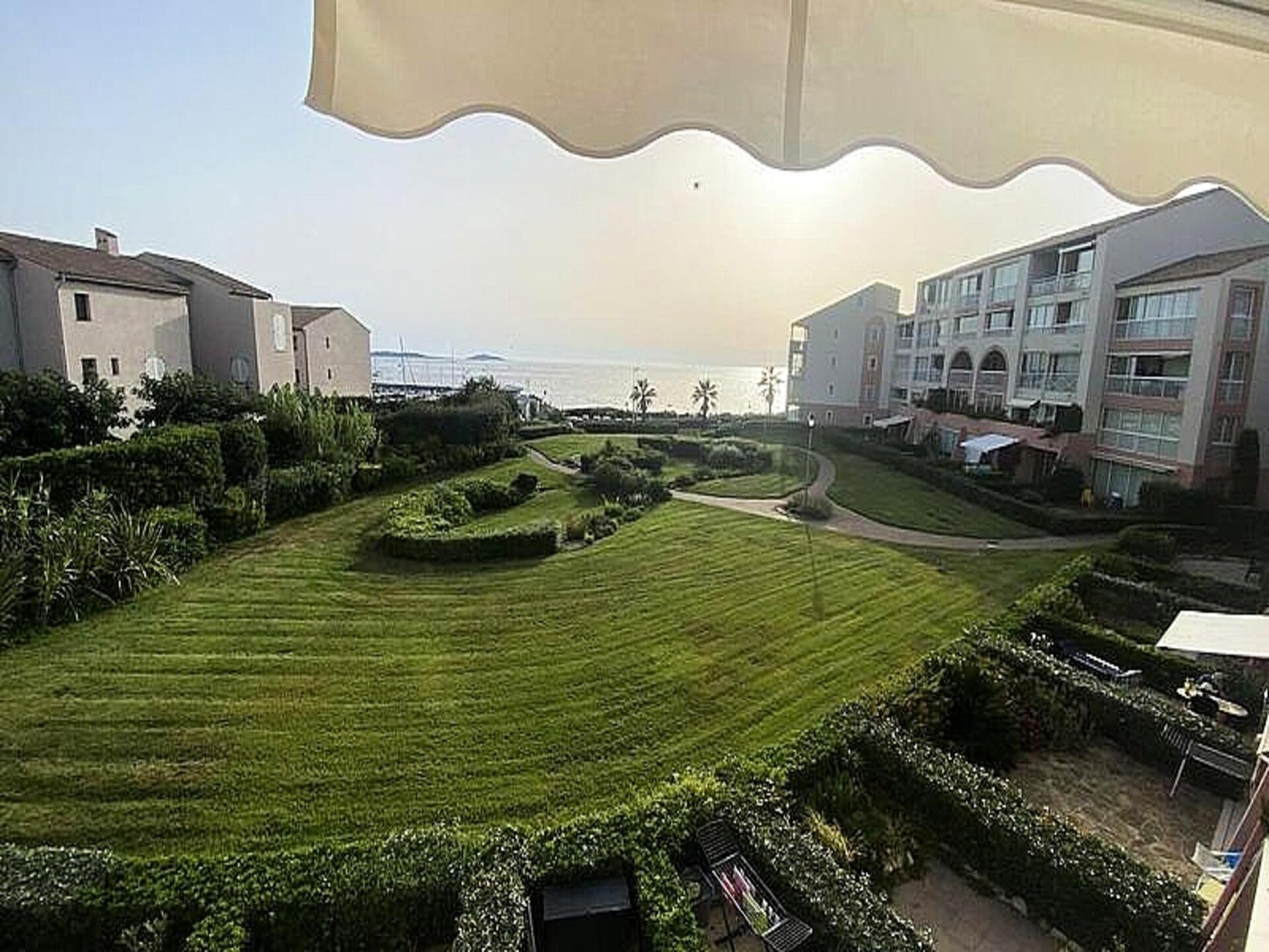 Appartement aan zee in Six Fours met uitzicht op de haven van Coudoulière - foto 13