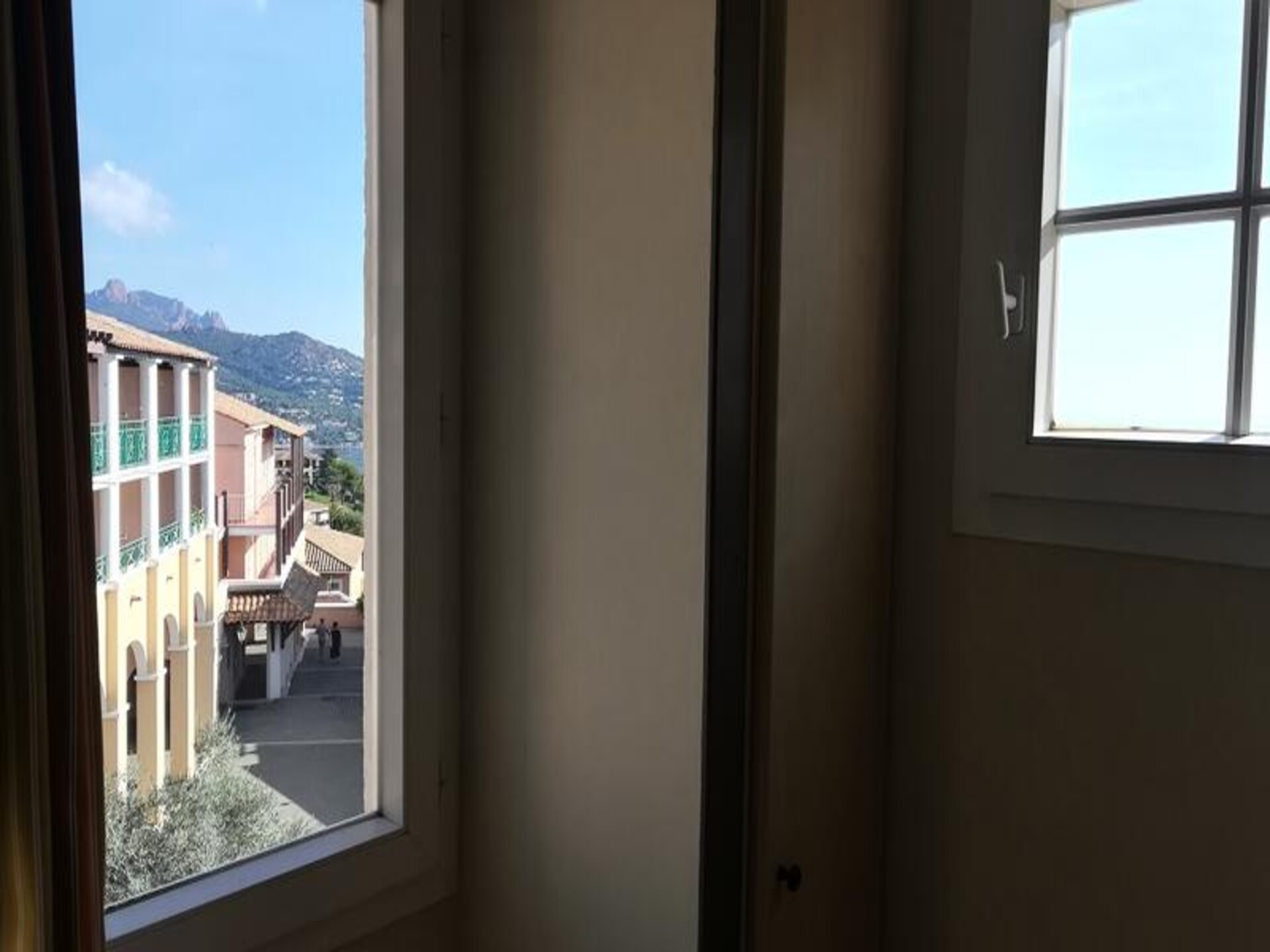 Licht hoekappartement met zeezicht en terras nabij Agay Bay - foto 21