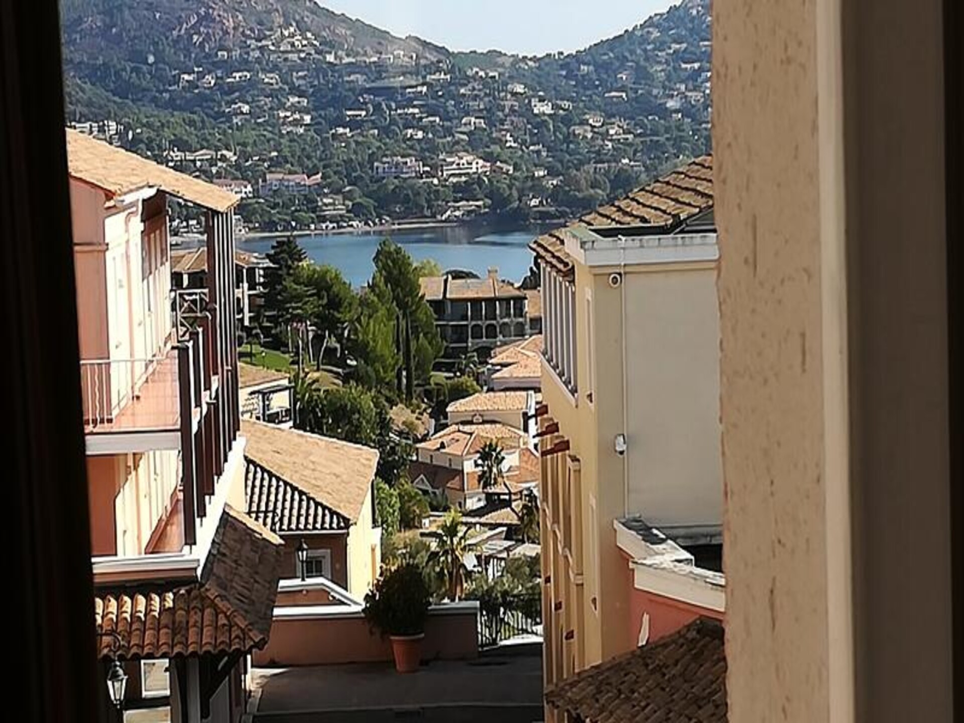 Licht hoekappartement met zeezicht en terras nabij Agay Bay - foto 24