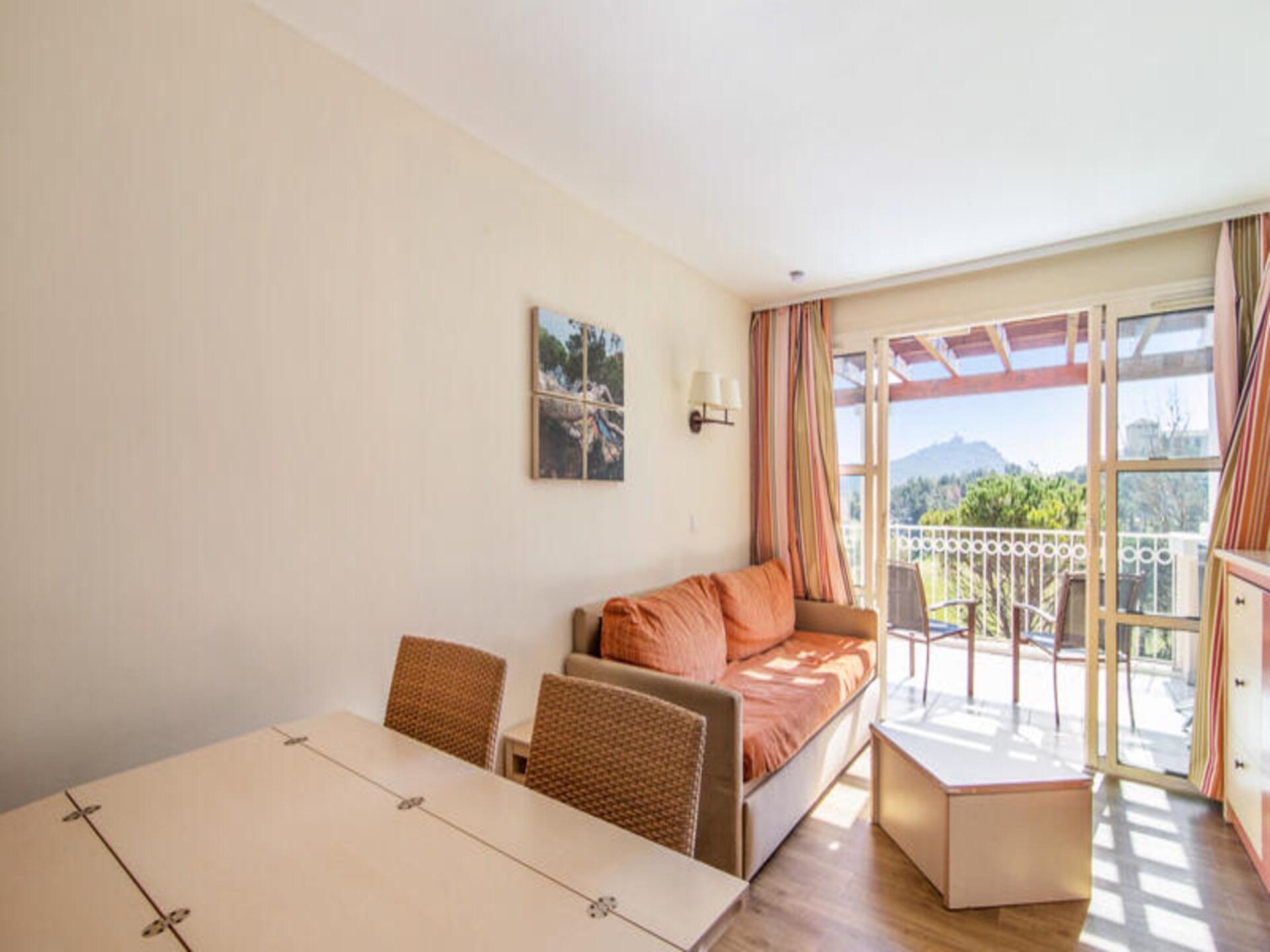 Licht appartement met zeezicht en terras nabij strand Saint-Raphaël - foto 17