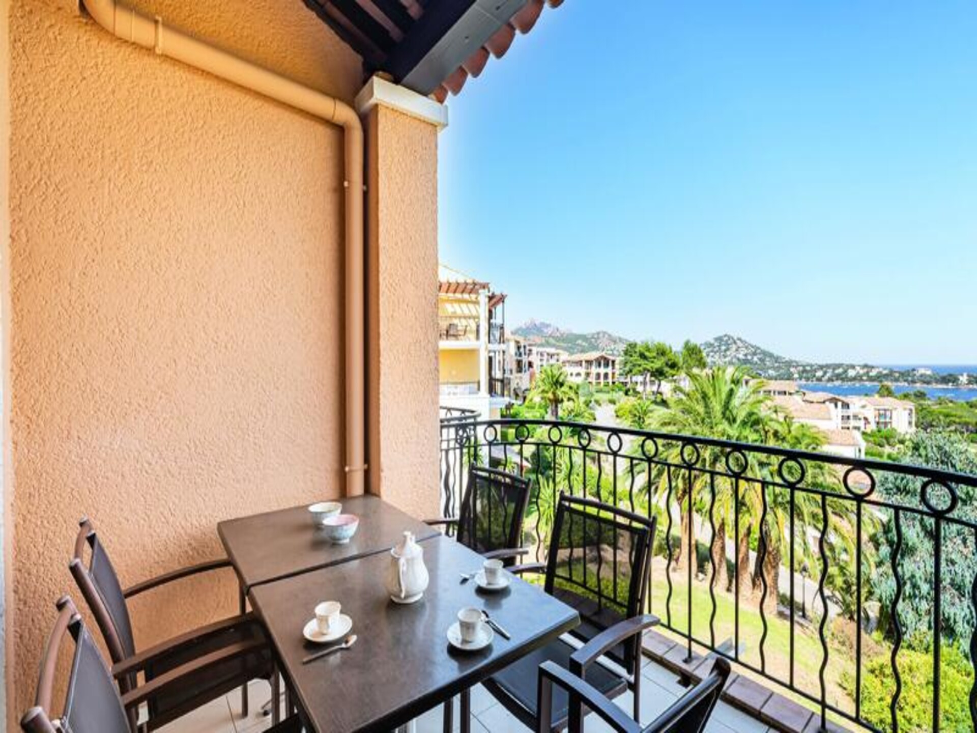 Zonnig appartement met zeezicht en tuin nabij strand Saint-Raphaël - foto 14