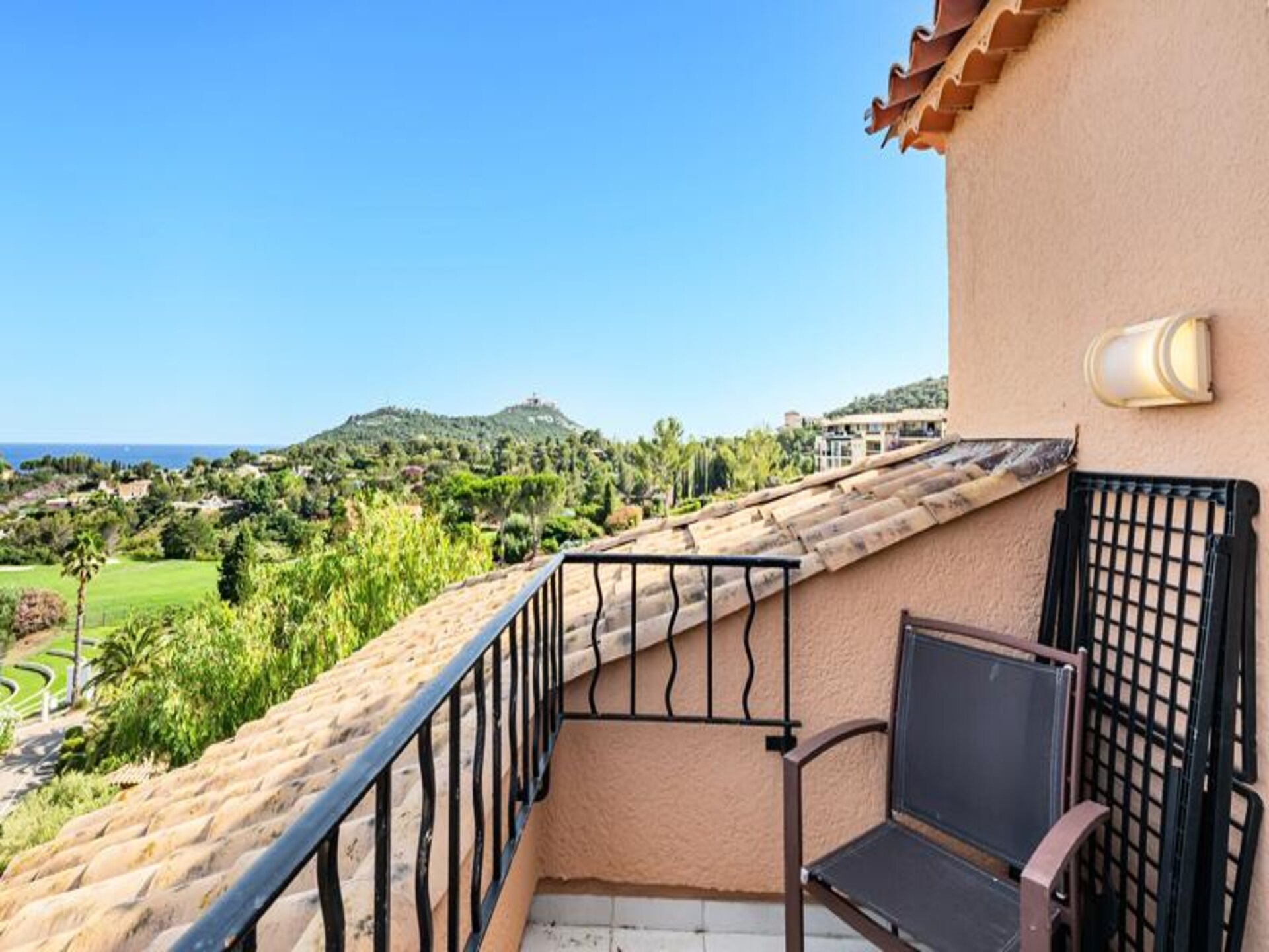 Zonnig appartement met zeezicht en tuin nabij strand Saint-Raphaël - foto 26