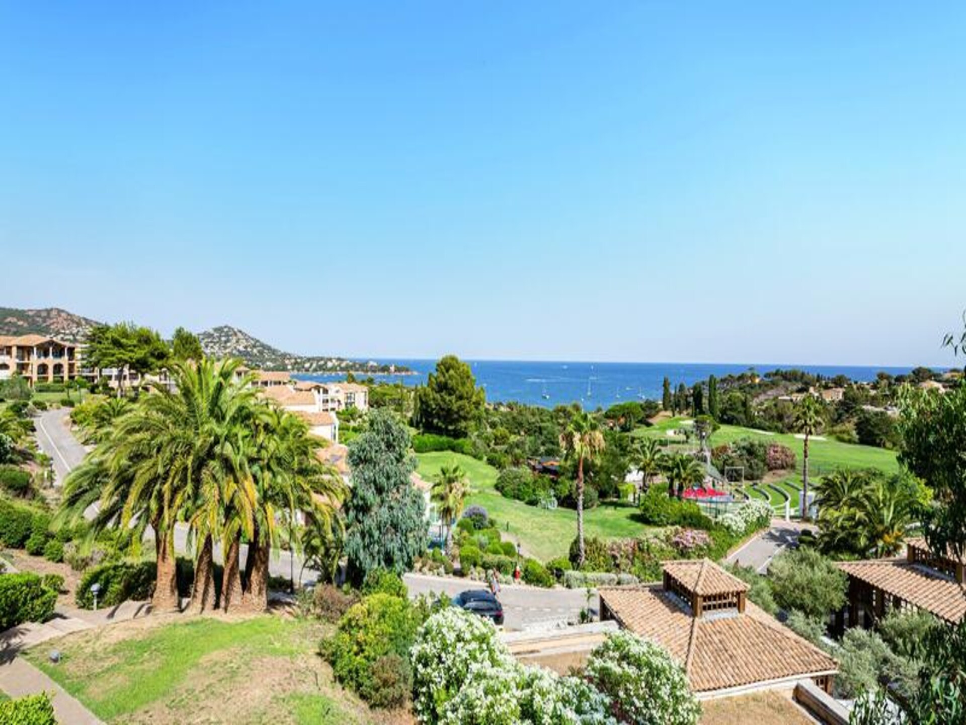 Zonnig appartement met zeezicht en tuin nabij strand Saint-Raphaël - foto 27