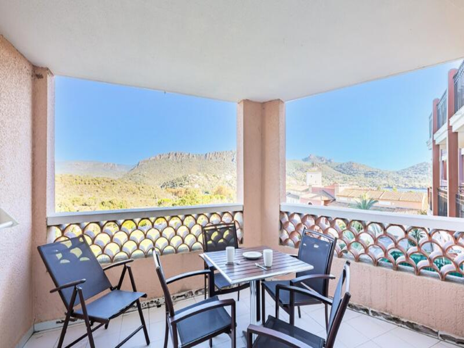 Knus appartement in Cap Esterel met tuin en uitzicht op de bergen - foto 23