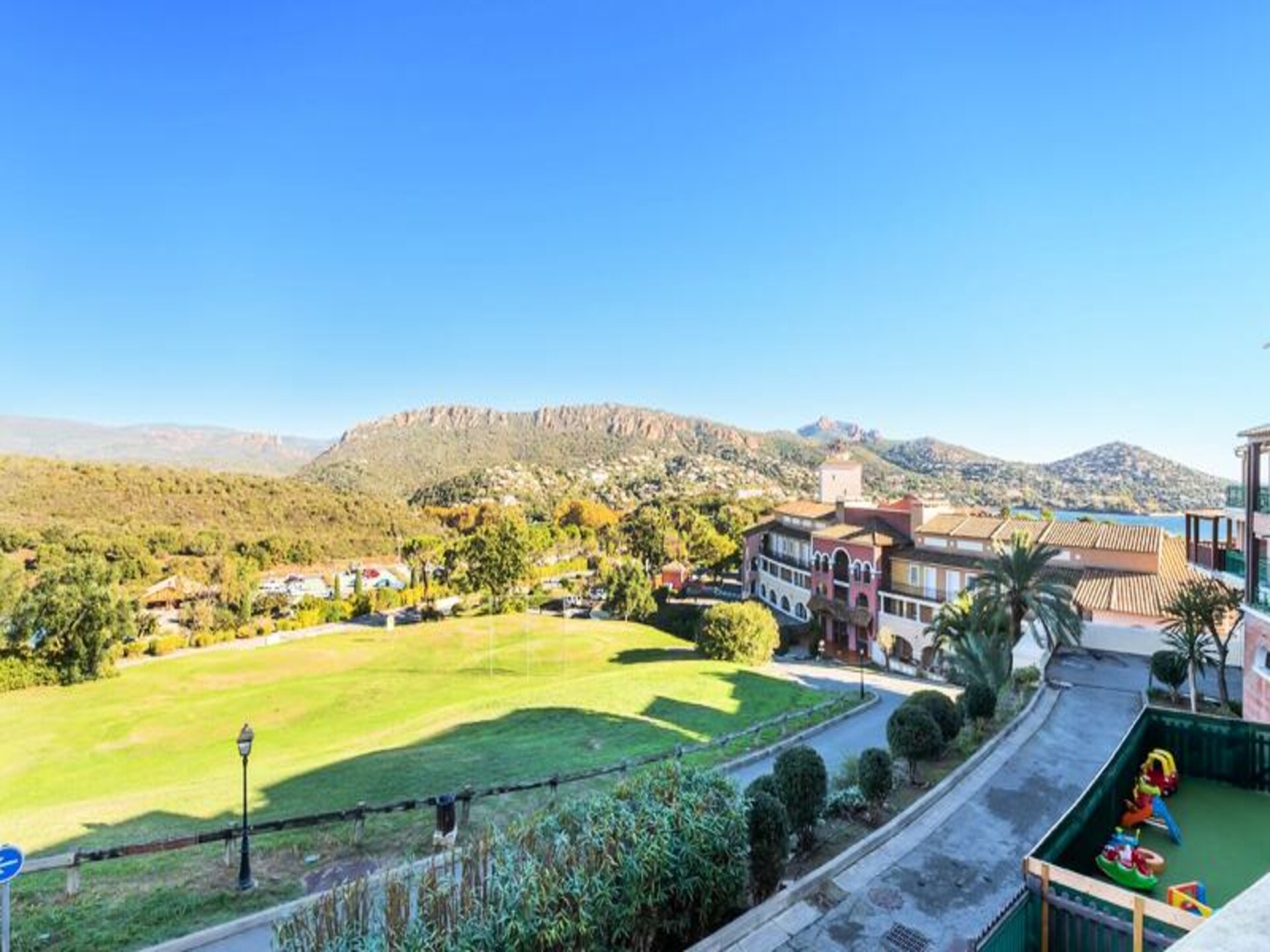 Knus appartement in Cap Esterel met tuin en uitzicht op de bergen - foto 25