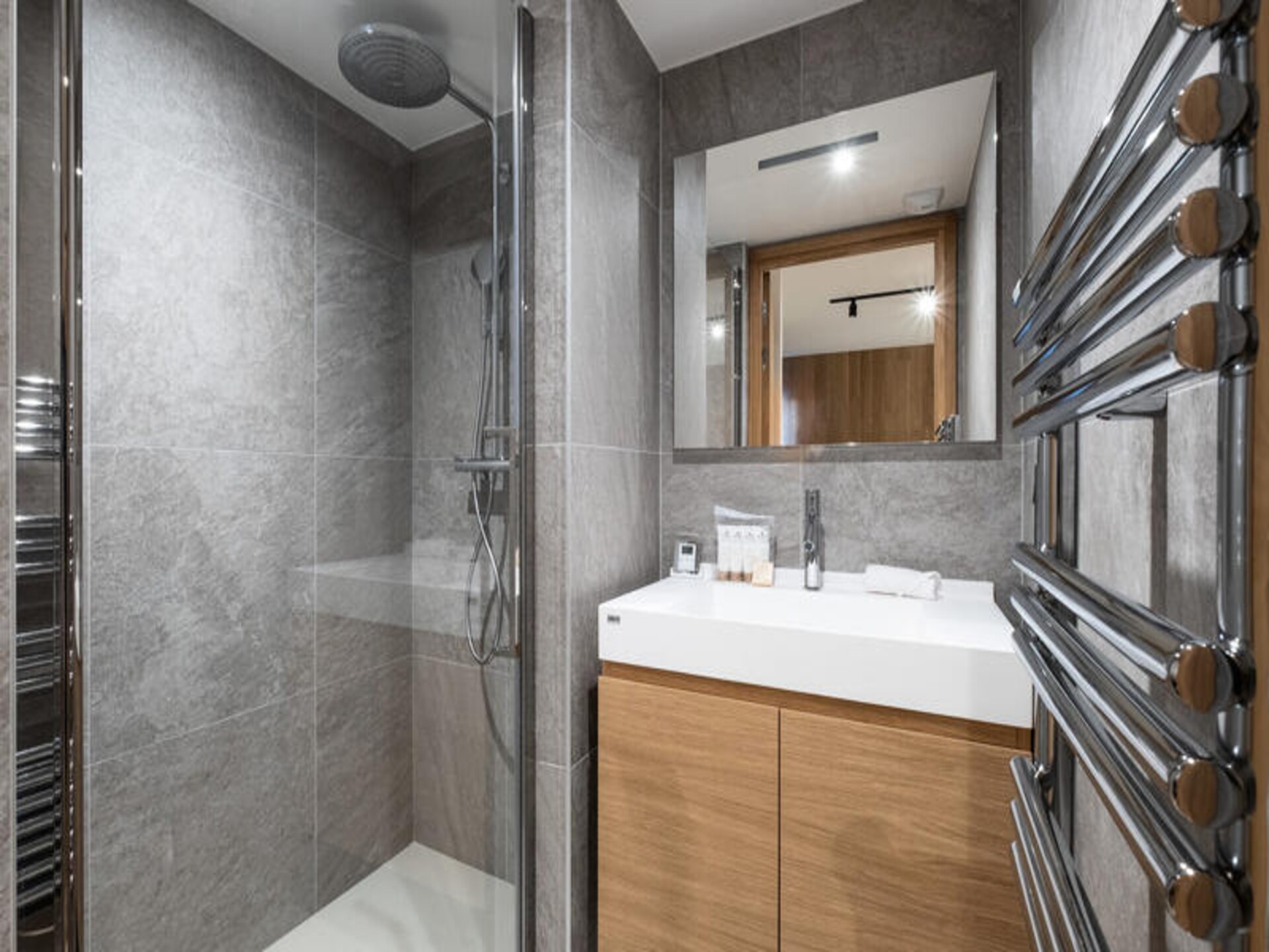 Ruim appartement met jacuzzi, vlakbij de piste in Courchevel Moriond - foto 17