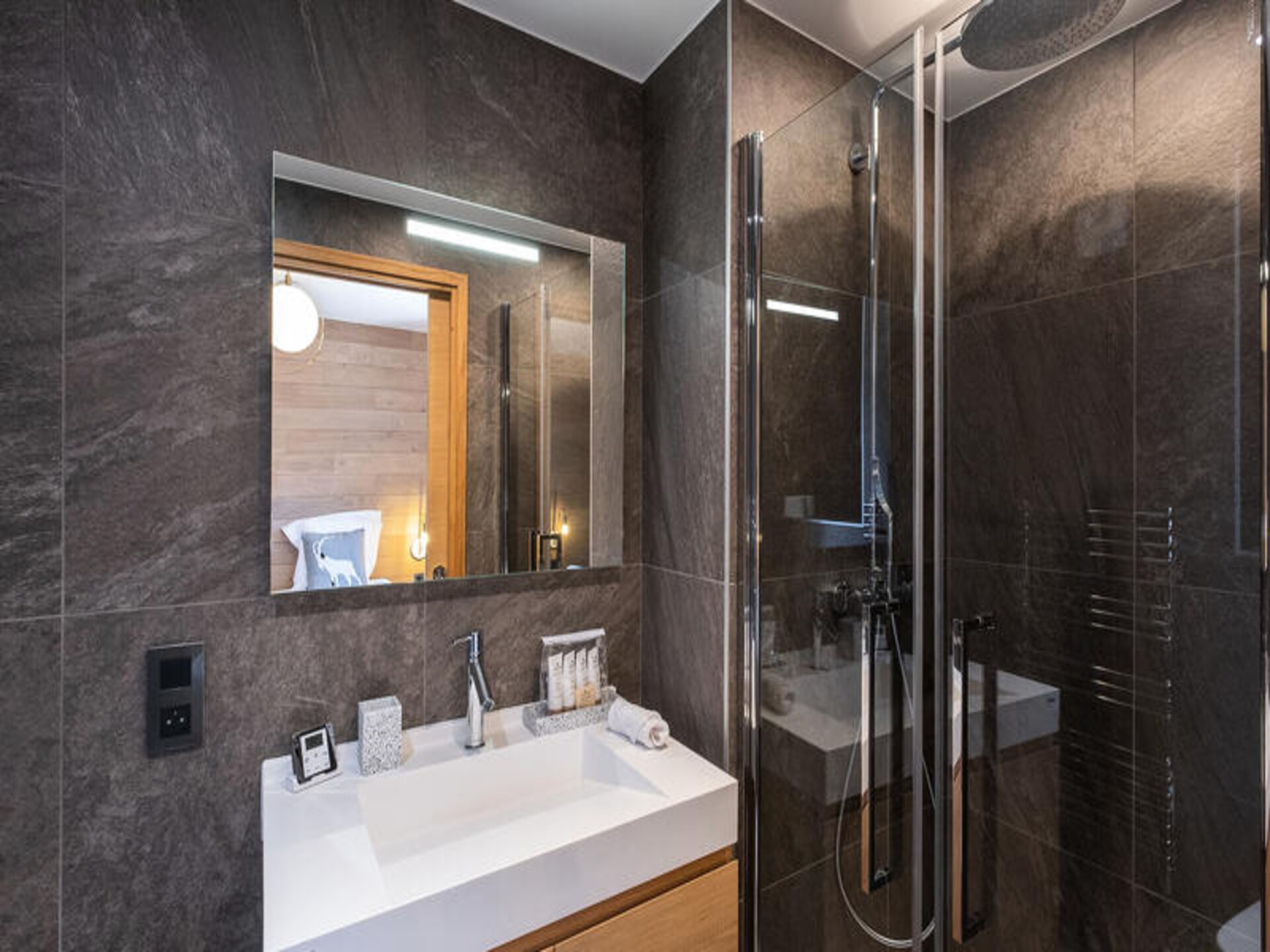 Riant appartement op de berg begane grond met 3 suites vlakbij de gondel - foto 17