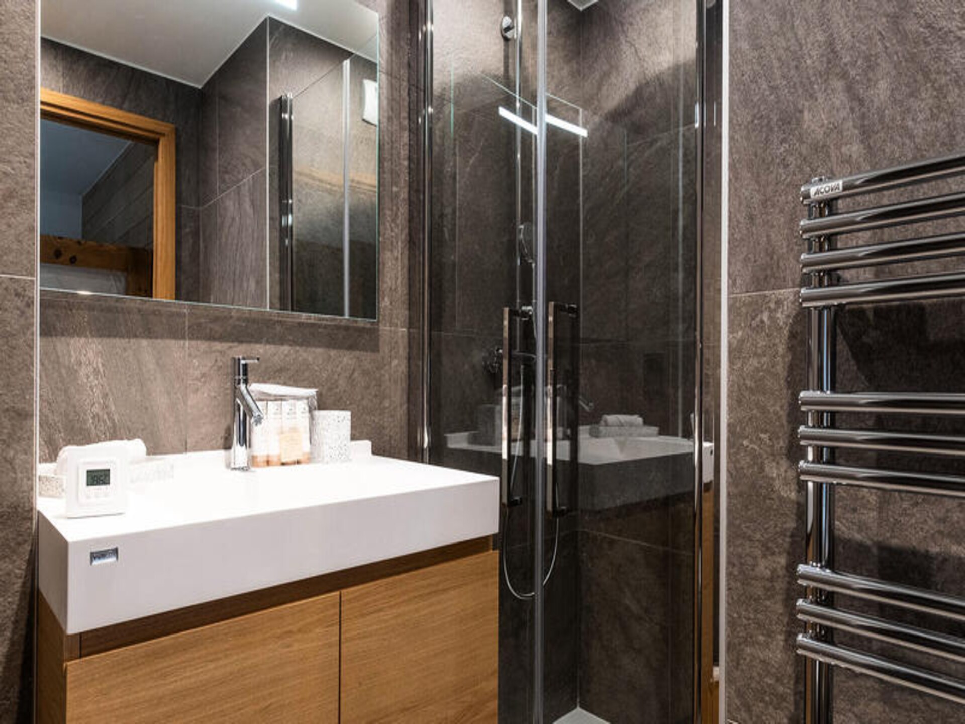 Riant appartement op de berg begane grond met 3 suites vlakbij de gondel - foto 19