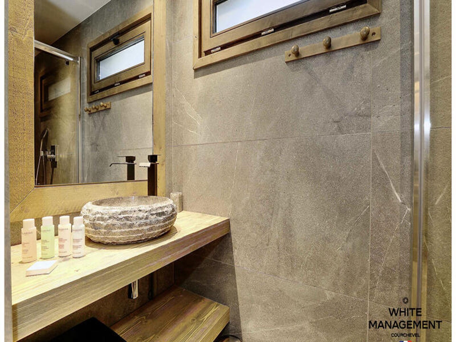 Gerenoveerd chalet-appartement voor 10 personen, 400m van de lift in Courchevel - foto 20