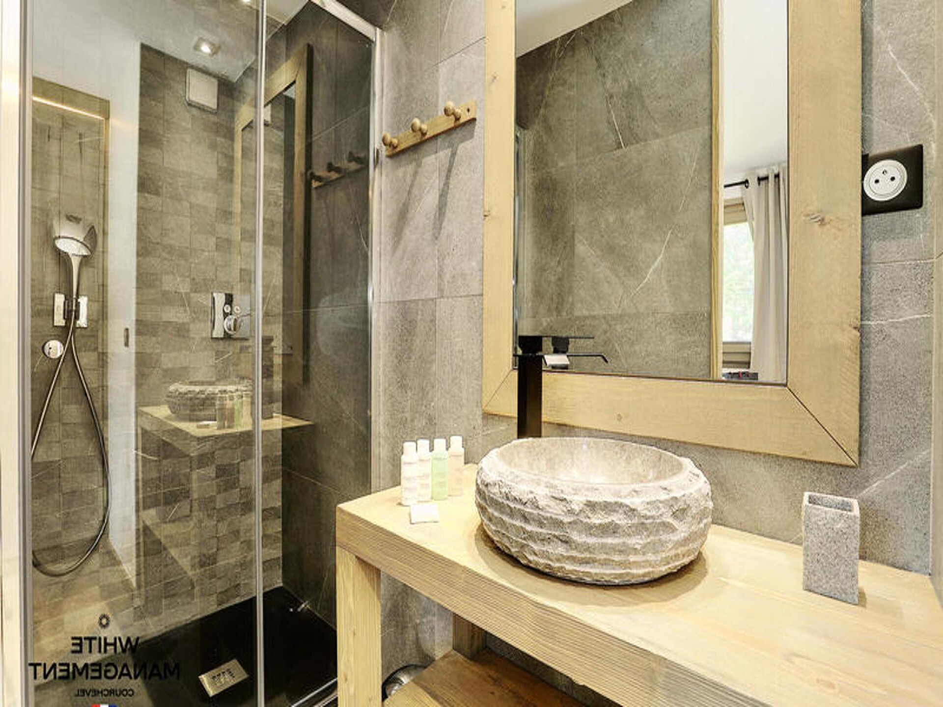 Gerenoveerd chalet-appartement voor 10 personen, 400m van de lift in Courchevel - foto 22