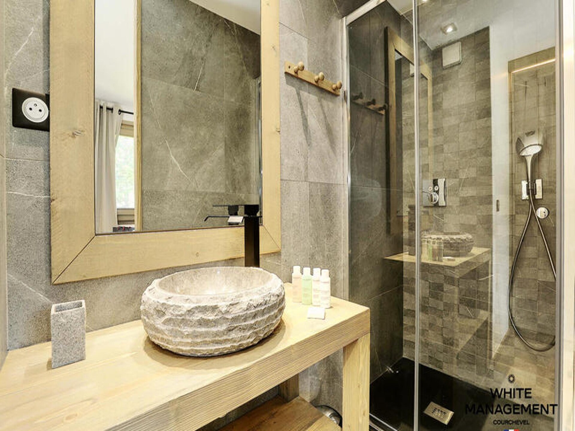 Gerenoveerd chalet-appartement voor 10 personen, 400m van de lift in Courchevel - foto 23