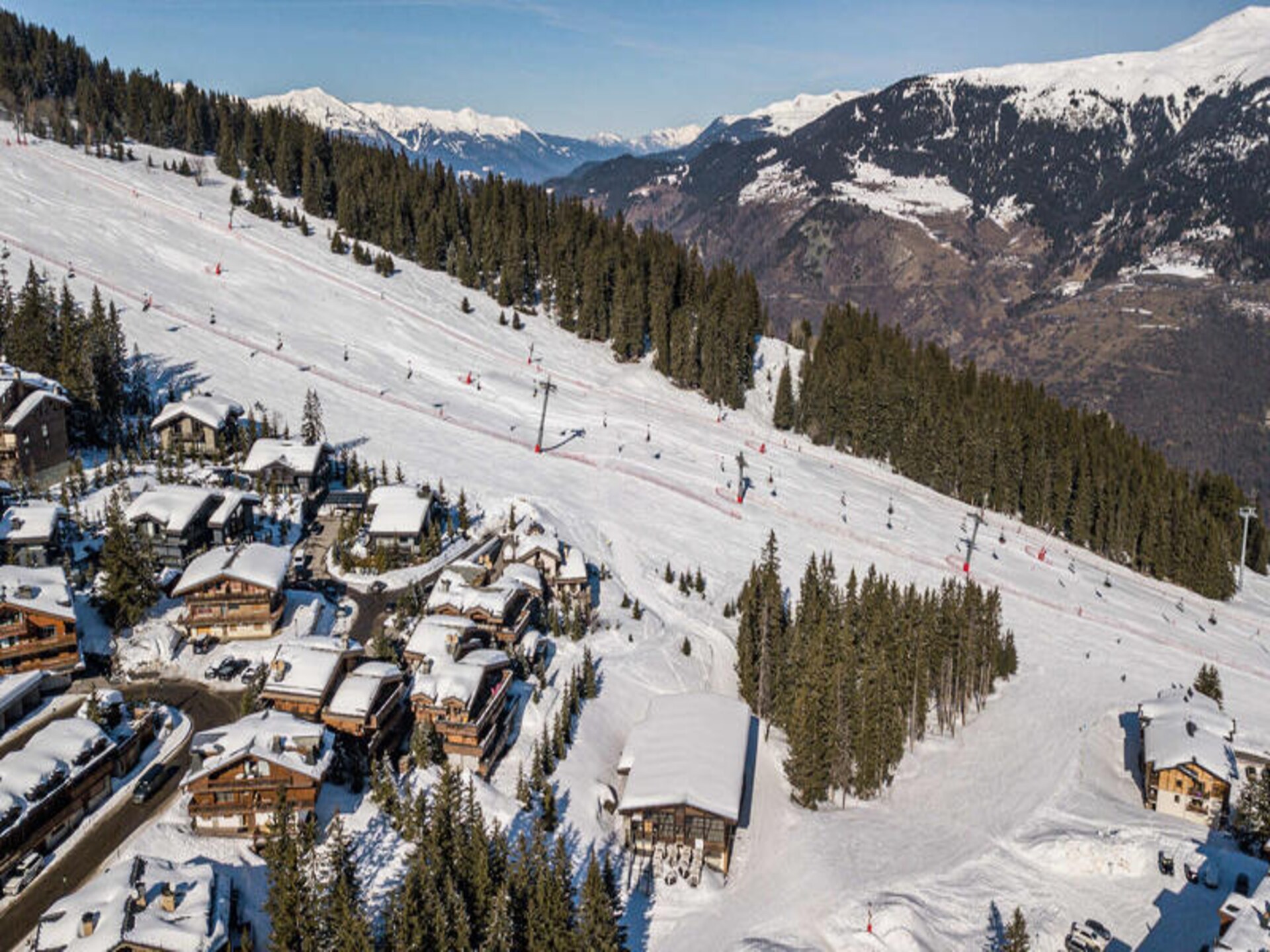 Ruim triplexappartement 111m², 4 suites, direct aan de piste in Courchevel 1850 - foto 5