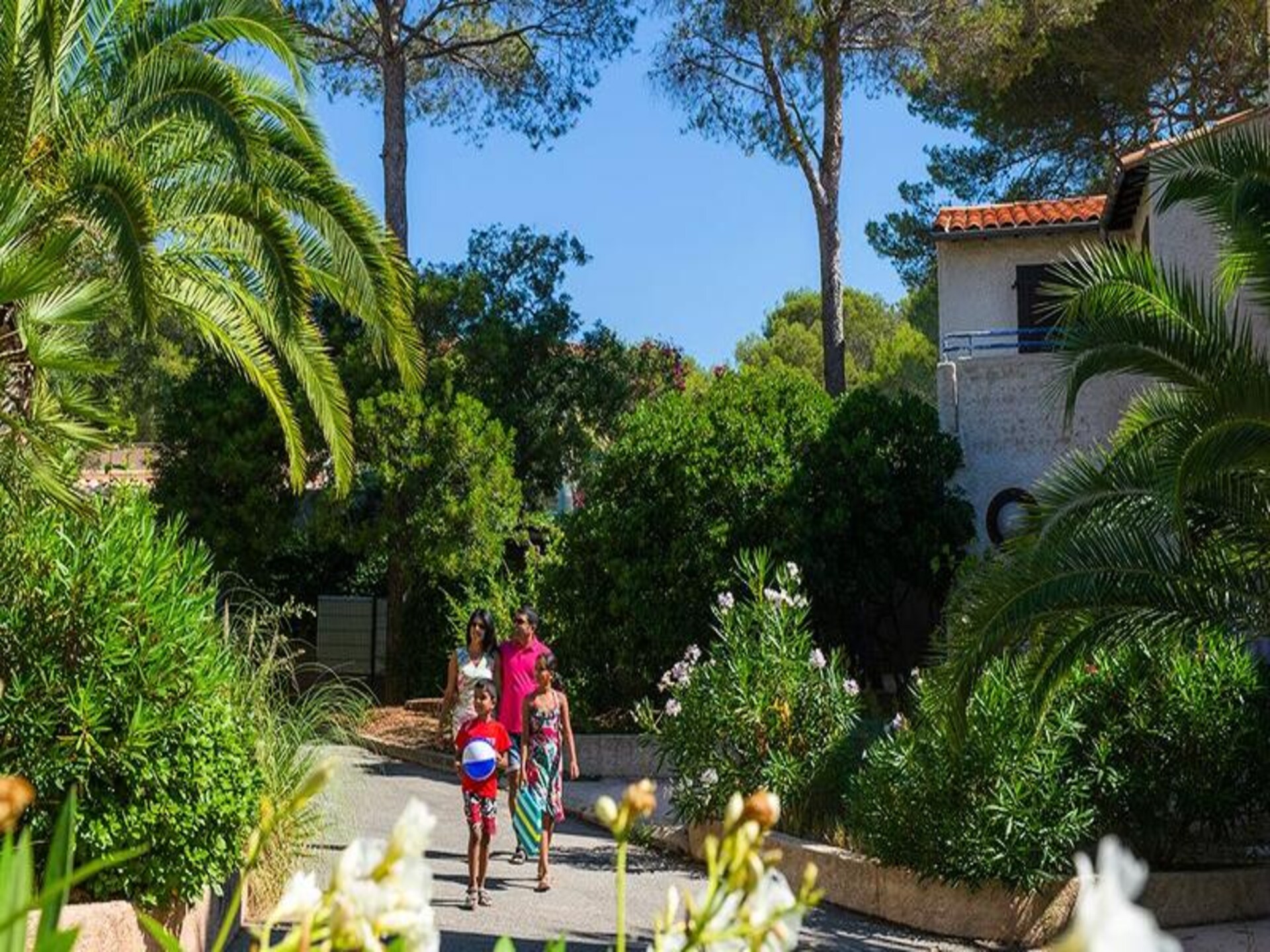 Duplex voor 6 met tuin, vlakbij de stranden van Saint-Raphaël - foto 1