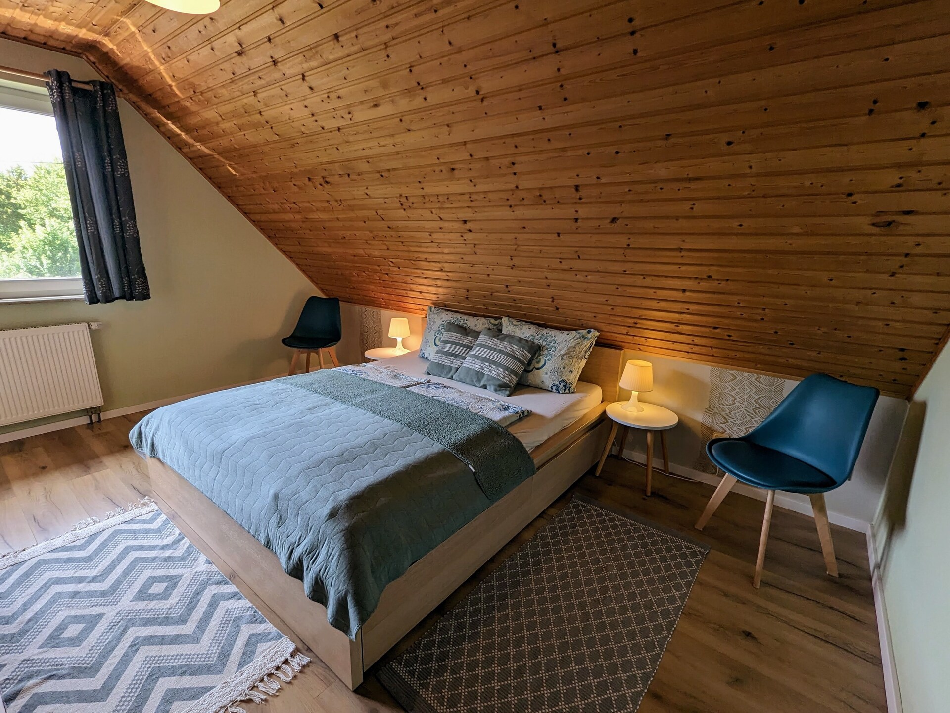Licht appartement voor 3 aan bosrand bij meer, 25 km van zee - foto 4