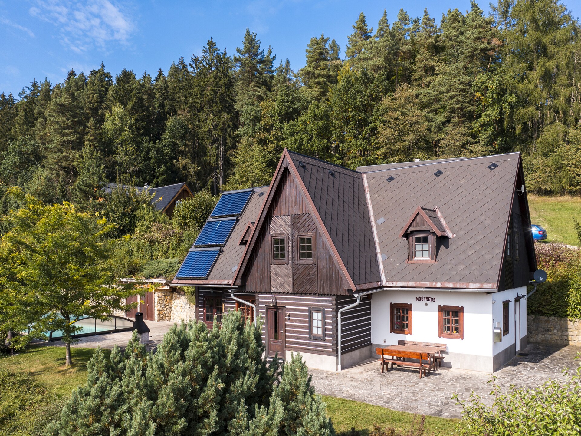 Ruime villa voor 10 personen aan de golfbaan in Vidochov met bergzicht - foto 1