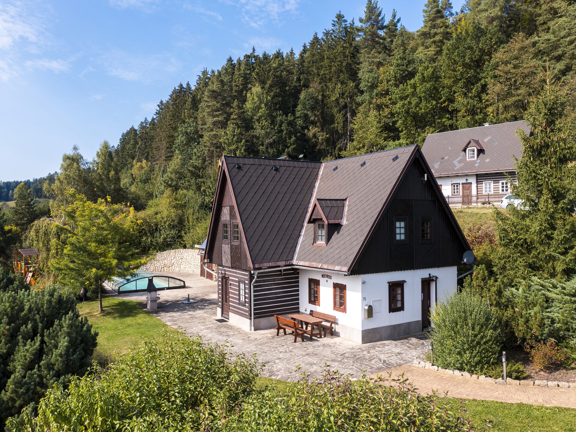 Ruime villa voor 10 personen aan de golfbaan in Vidochov met bergzicht - foto 31
