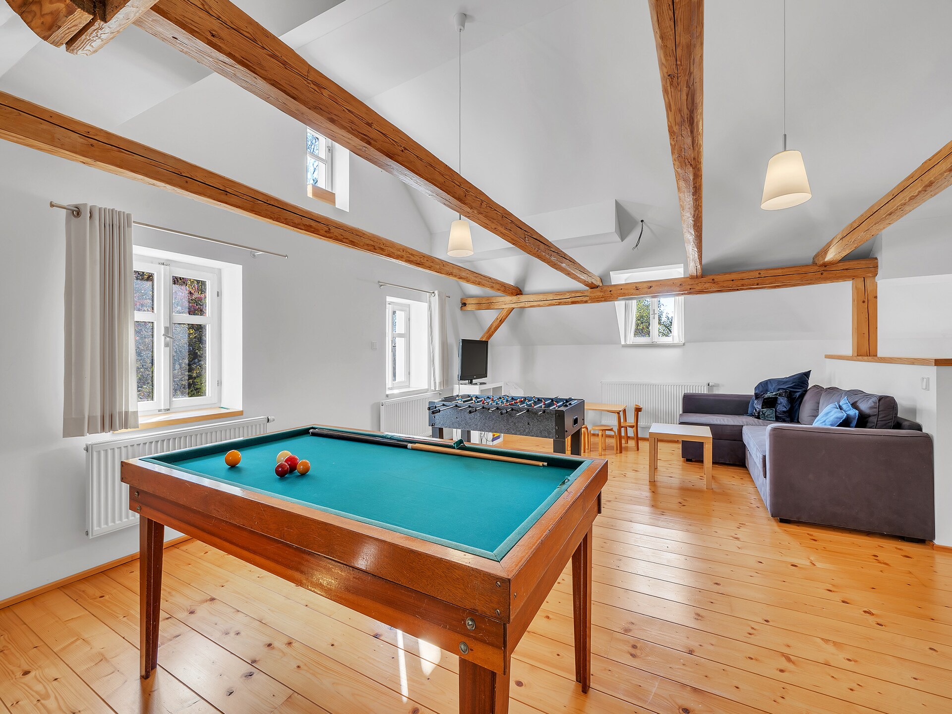 Moderne 11-persoons villa met privézwembad aan de golfbaan in Mladé Buky - foto 37
