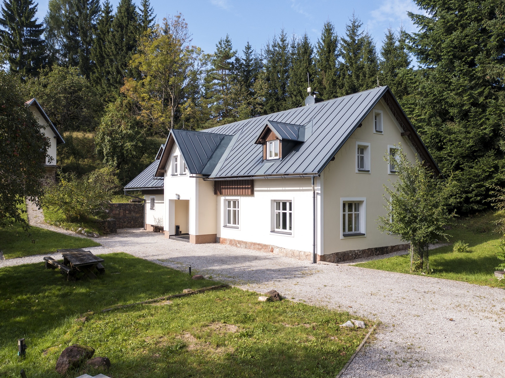 Moderne 11-persoons villa met privézwembad aan de golfbaan in Mladé Buky - foto 7