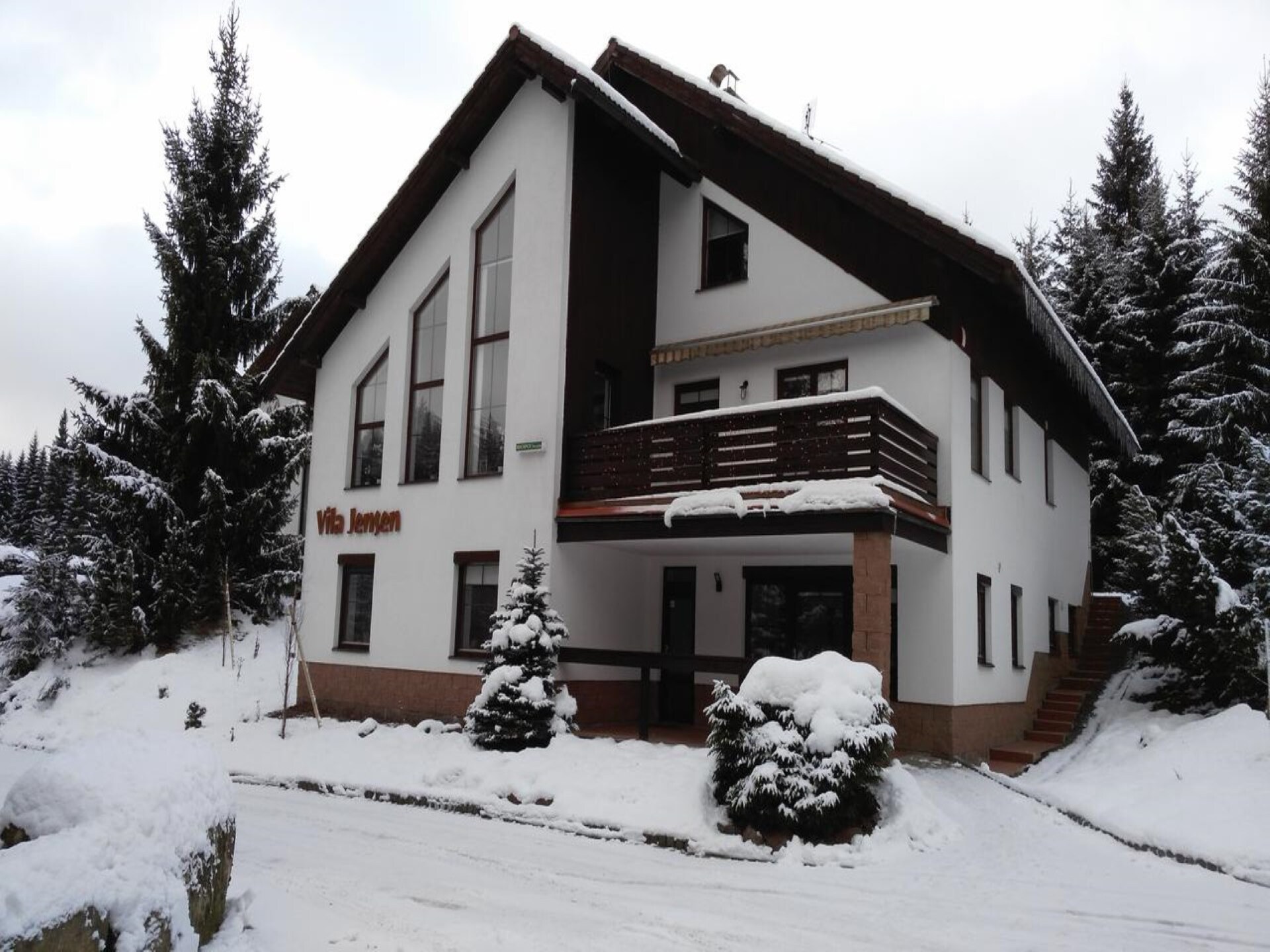 Ruim vakantiehuis voor 12 personen aan de golfbaan in Harrachov - foto 1
