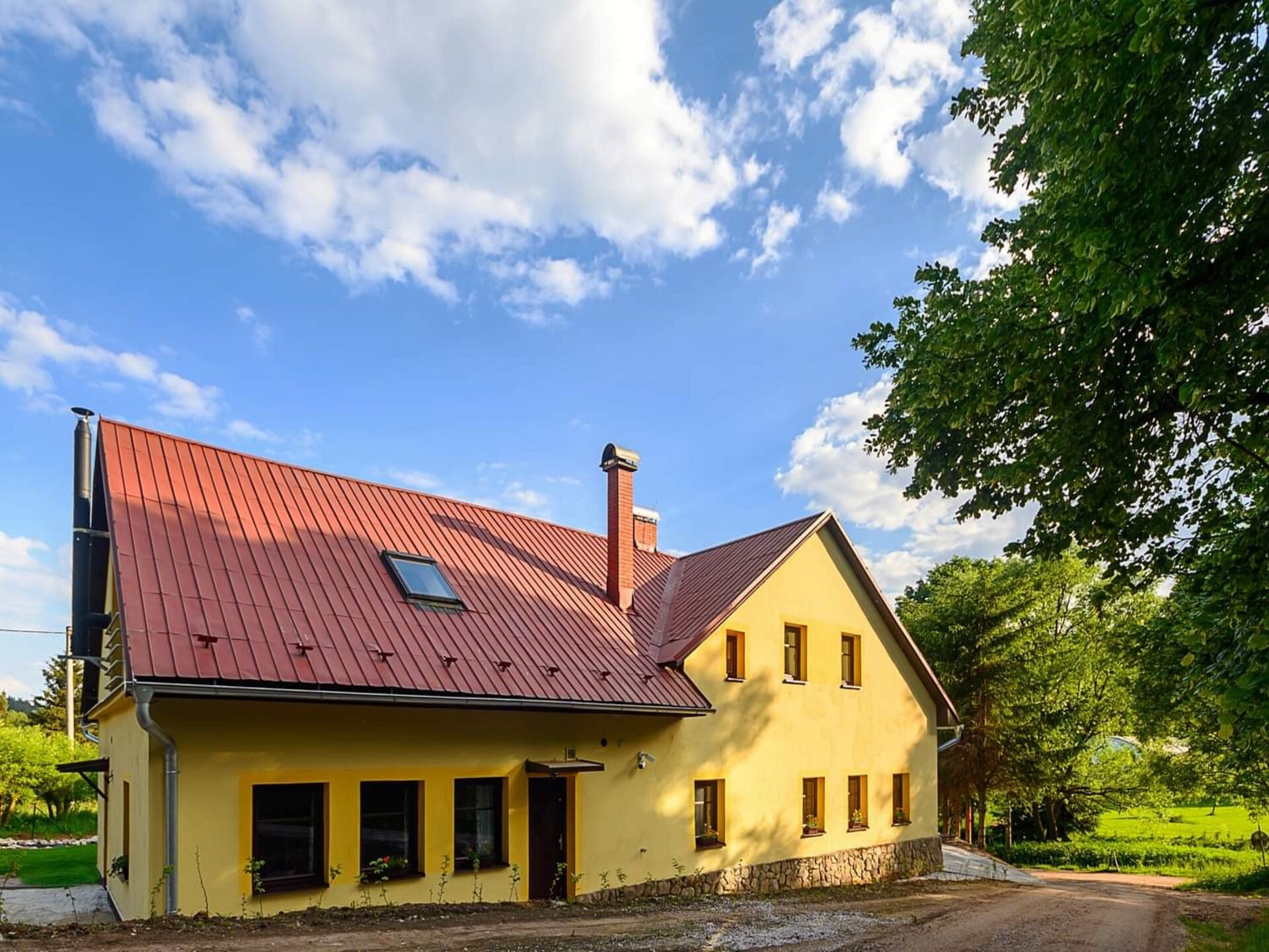Ruime groepsaccommodatie met sauna aan de golfbaan in Bernartice - foto 6