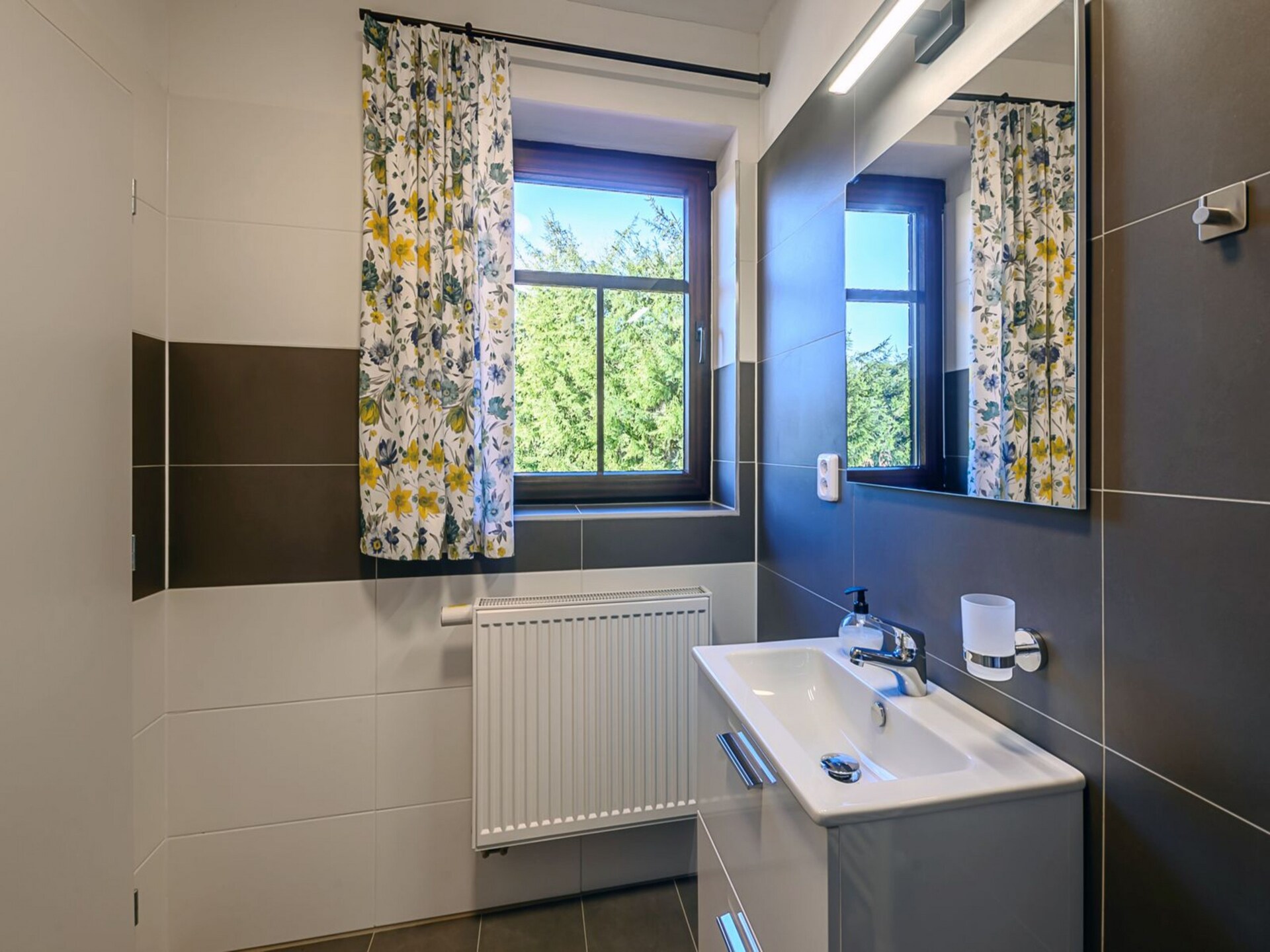 Ruime groepsaccommodatie met sauna aan de golfbaan in Bernartice - foto 38