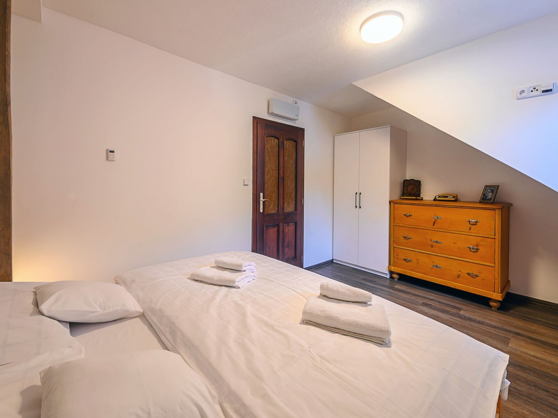 Ruime groepsaccommodatie met sauna aan de golfbaan in Bernartice - foto 28