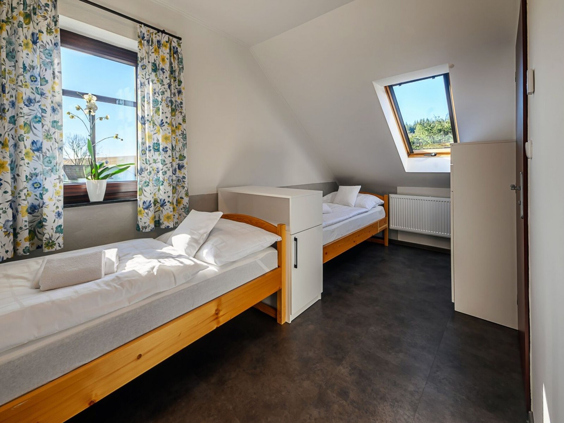 Ruime groepsaccommodatie met sauna aan de golfbaan in Bernartice - foto 26